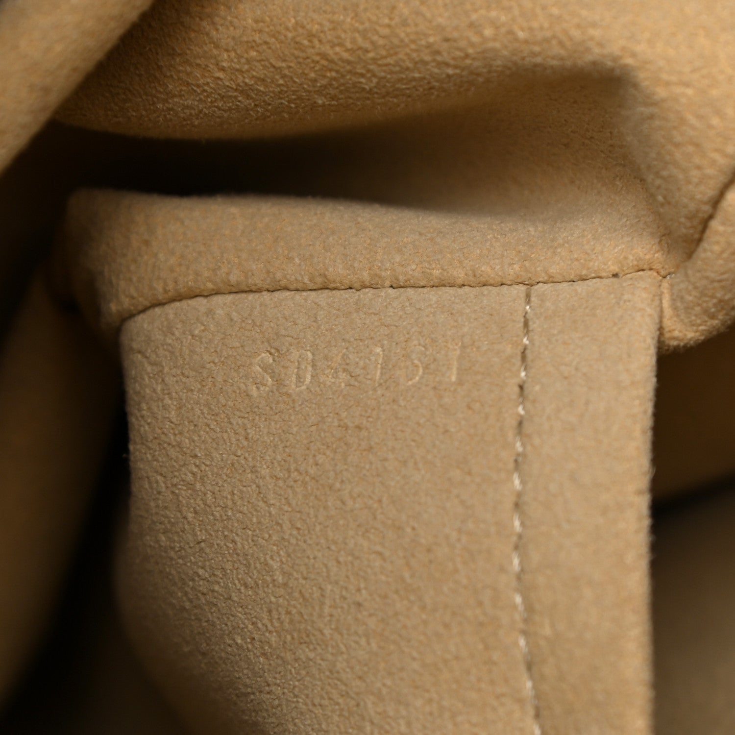 Louis Vuitton Monogram Artsy MM 7 of 14