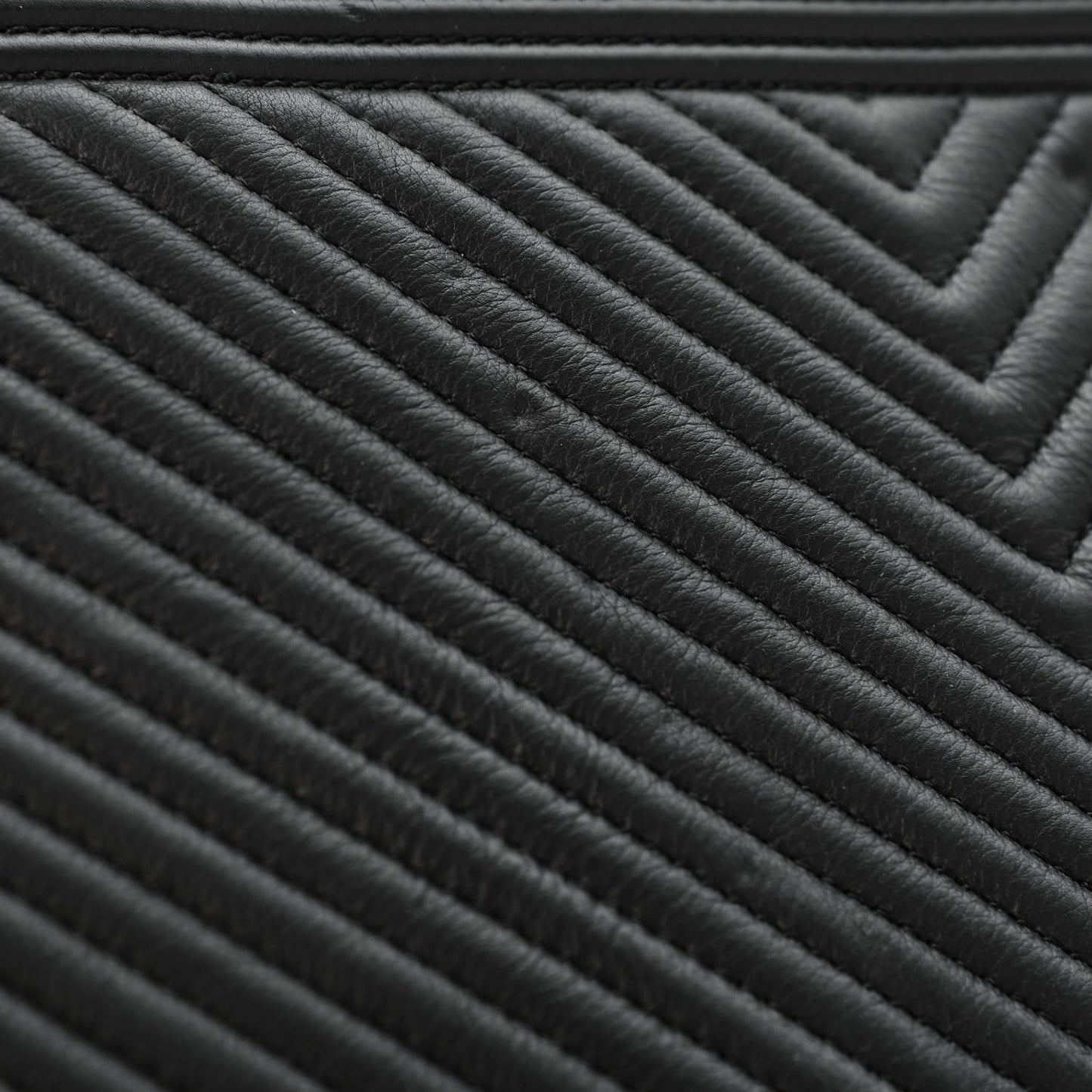 Caviar Chevron Quilted Large Boy Cosmetic Case Black
