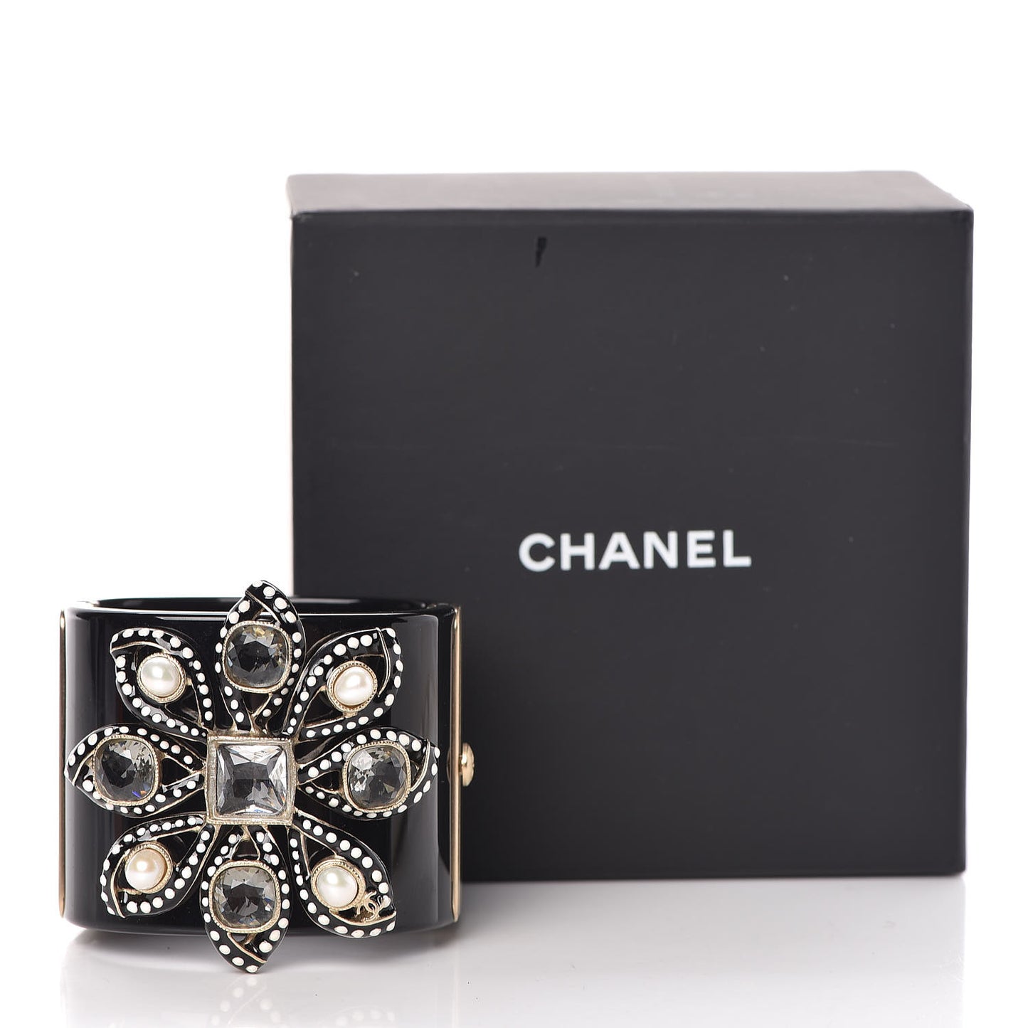 Resin Crystal Pearl Cuff Black