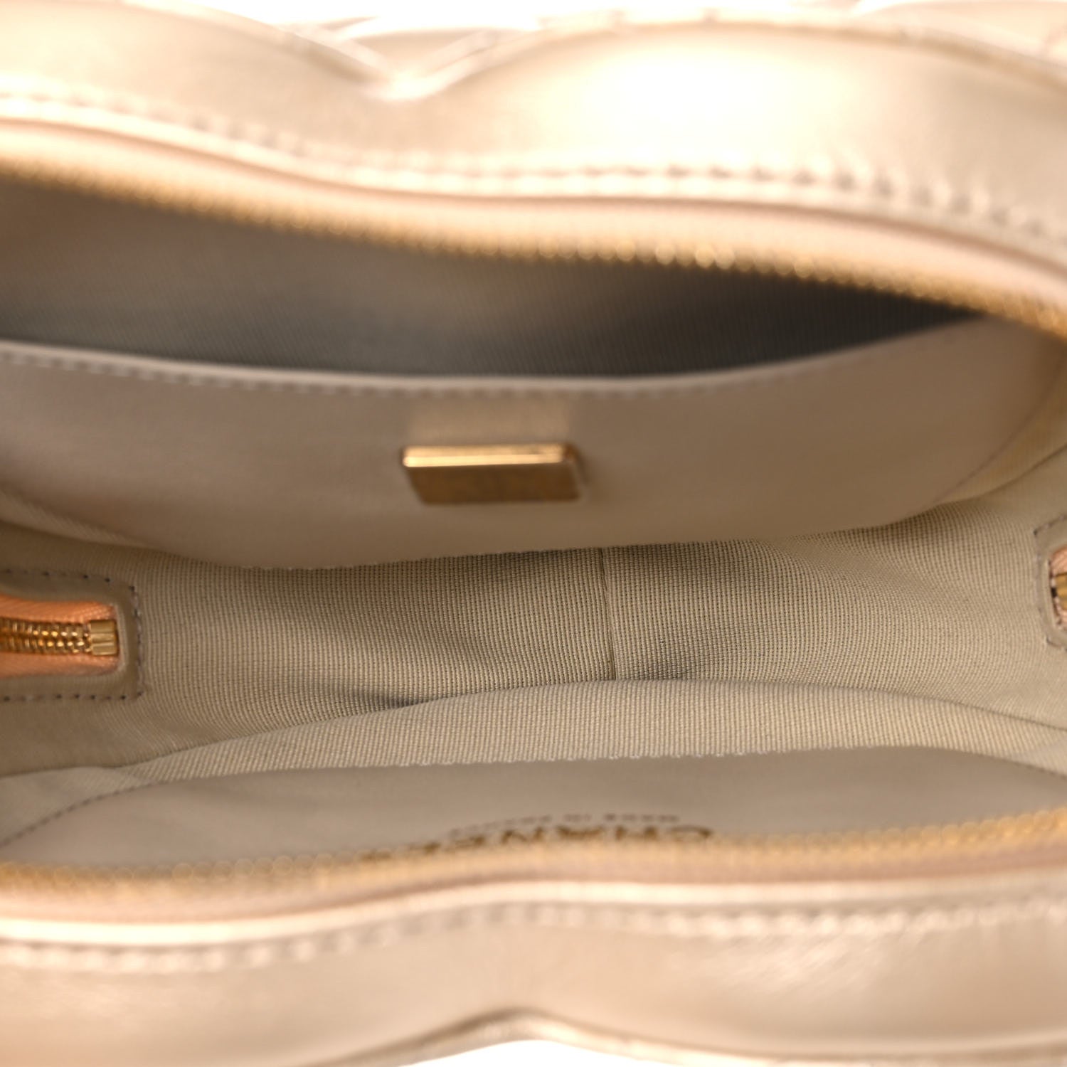 Chanel Metallic Lambskin Quilted CC In Love Heart Bag Gold 5 of 13