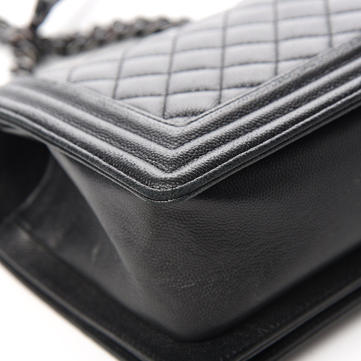 Caviar Quilted Medium Boy Flap So Black