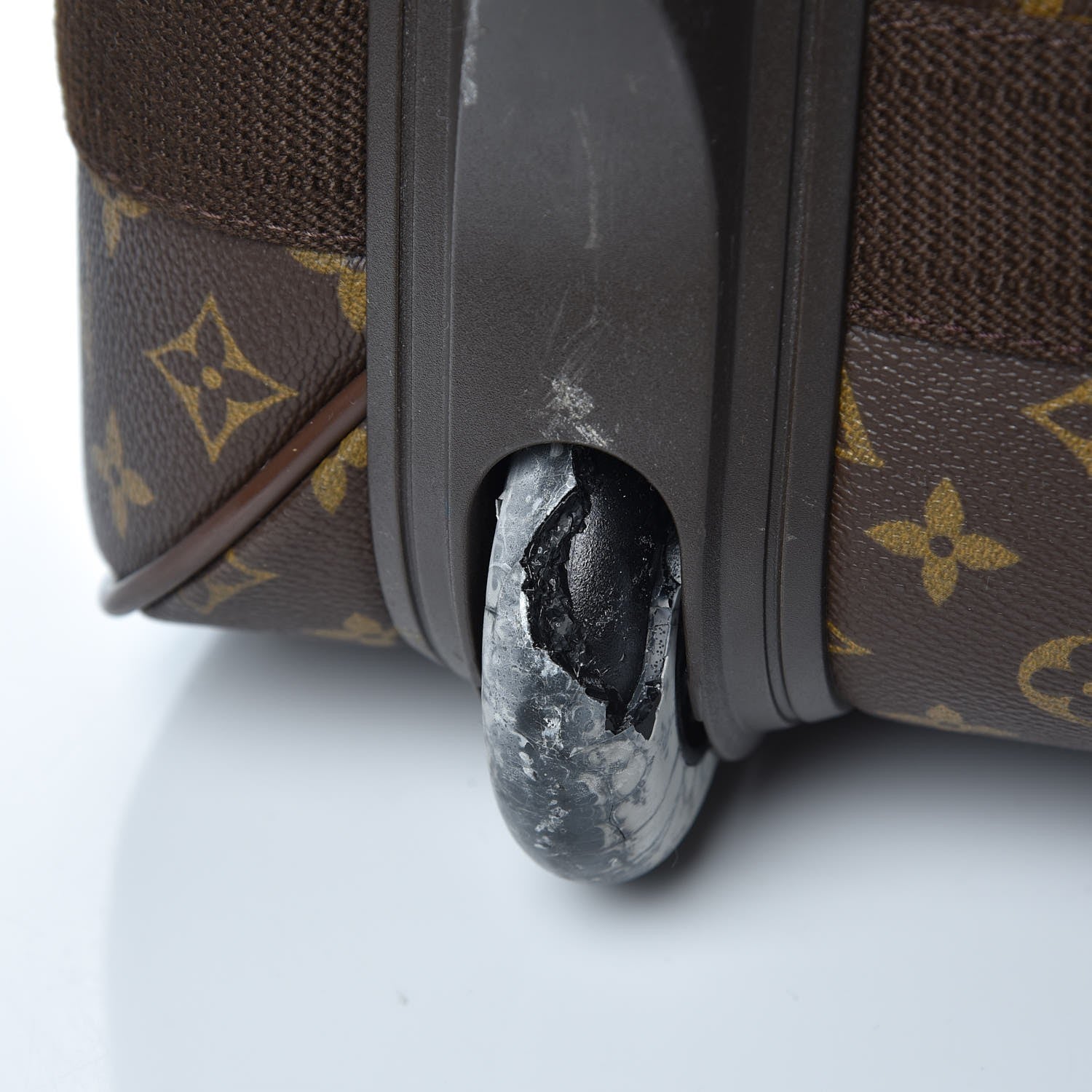 Louis Vuitton Monogram Pegase 55 14 of 21