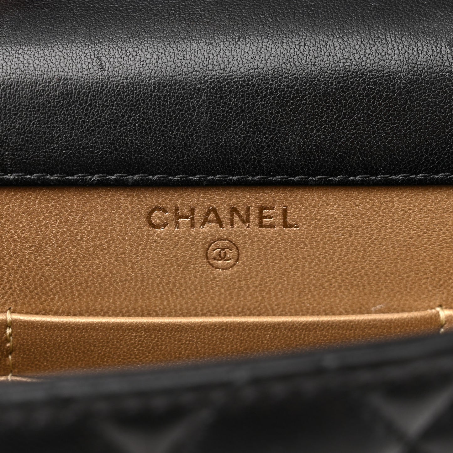 Lambskin Quilted Pearl Crush Phone Holder With Chain Black