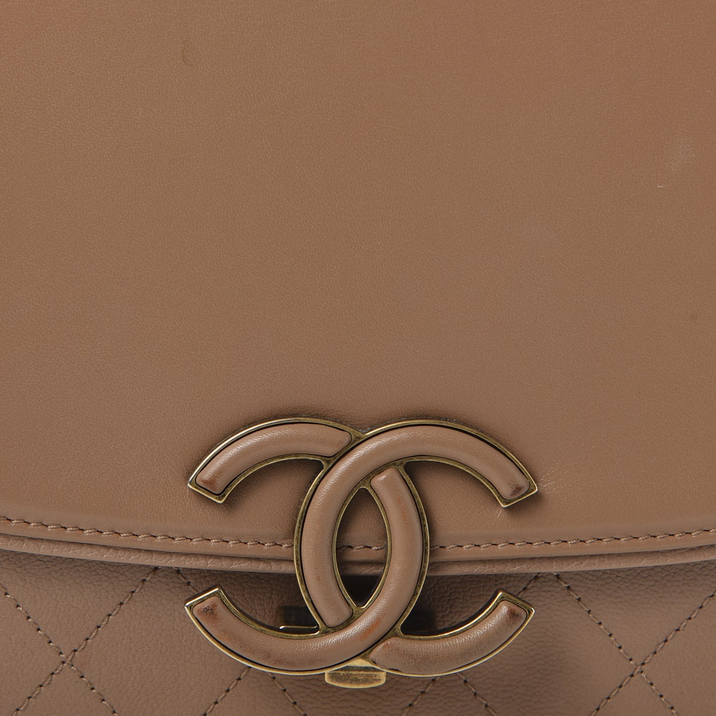 Shiny Calfskin Goatskin Quilted Medium Coco Curve Messenger Flap Beige