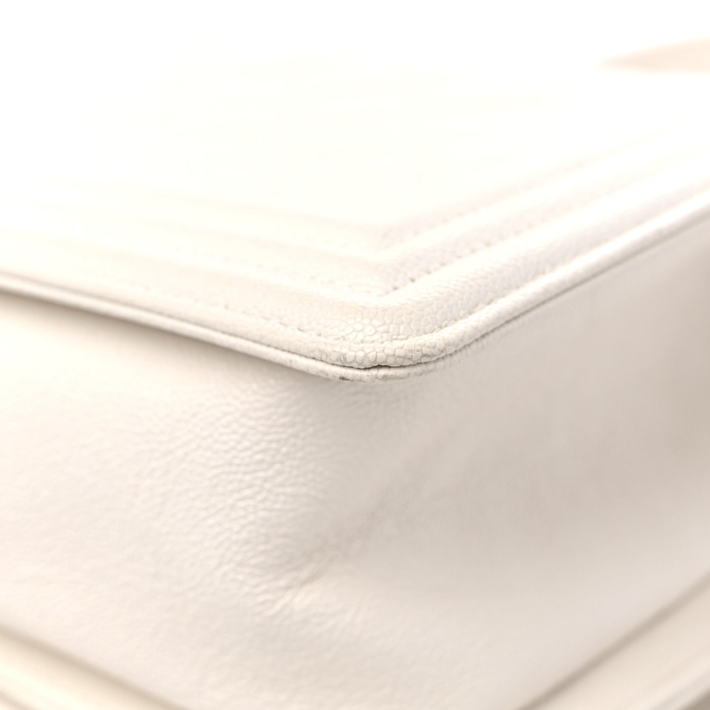 Caviar Quilted Medium Boy Flap White