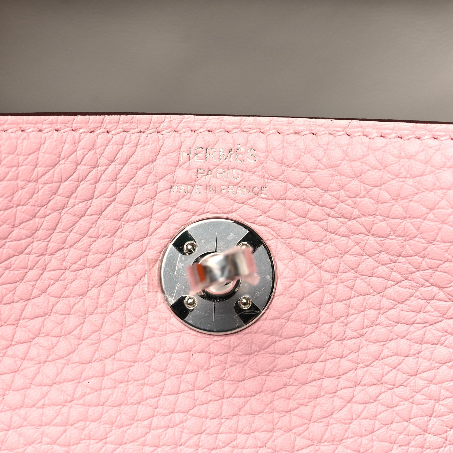 Hermes Taurillon Clemence Verso Mini Lindy 20 Rose Sakura Gris Perle 6 of 11