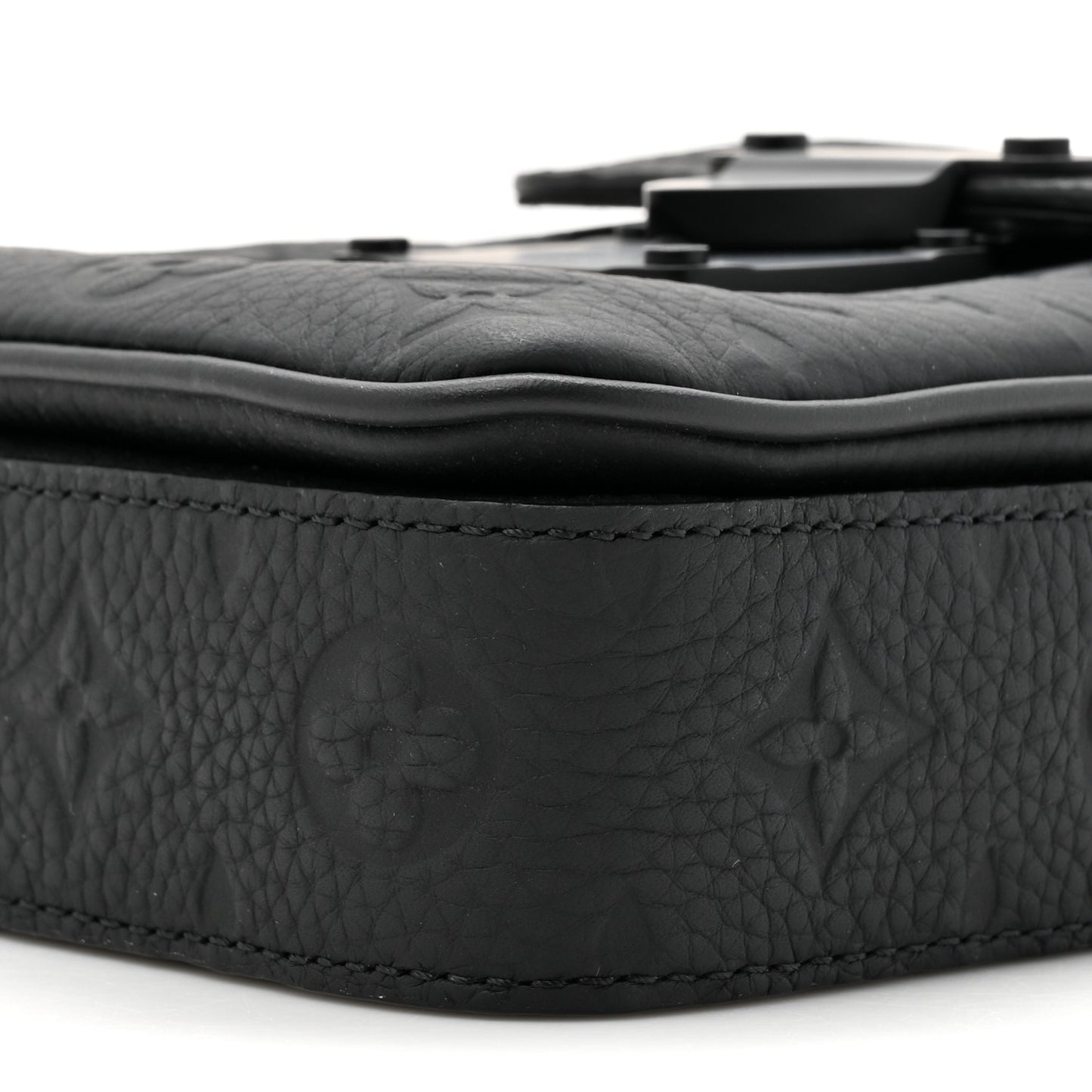 Taurillon Monogram S Lock Wearable Wallet Black