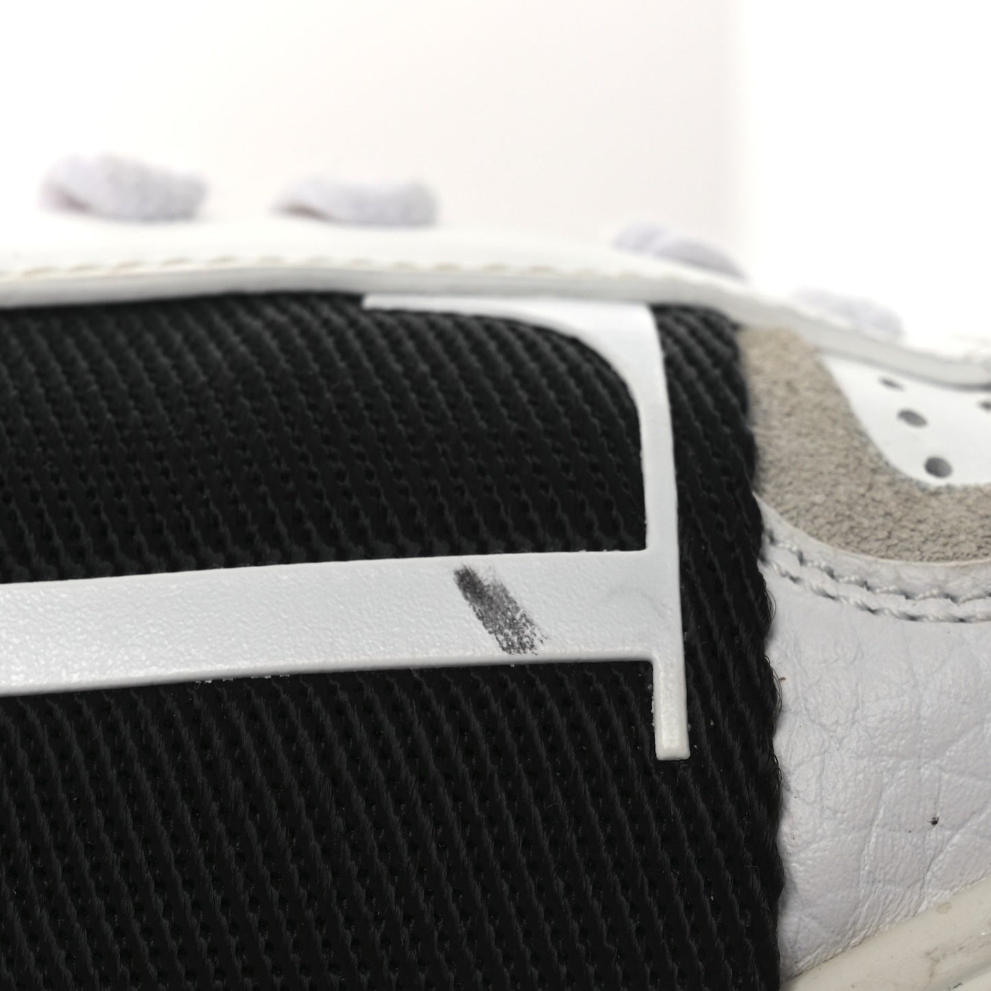Calfskin Womens VL7N Sneakers 37 Black White