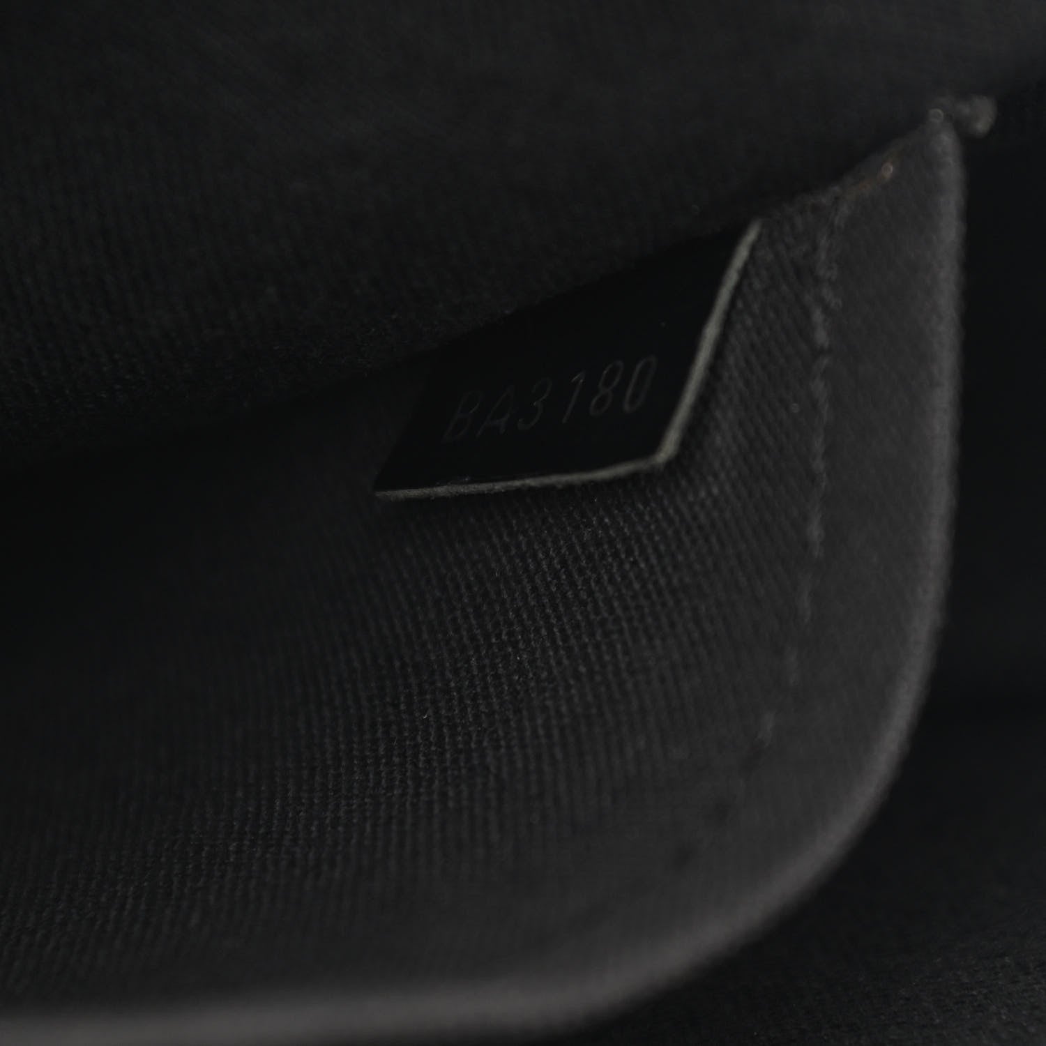 Louis Vuitton Taiga Andrei Ardoise 7 of 14