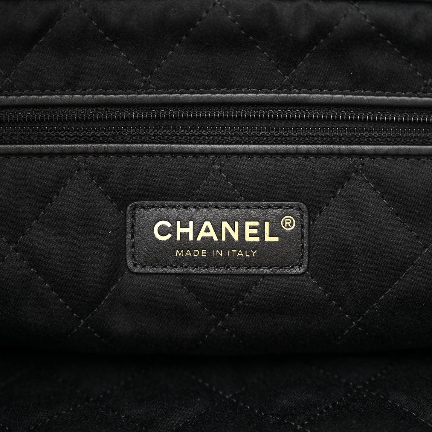 Shiny Calfskin Quilted Chanel 22 Black