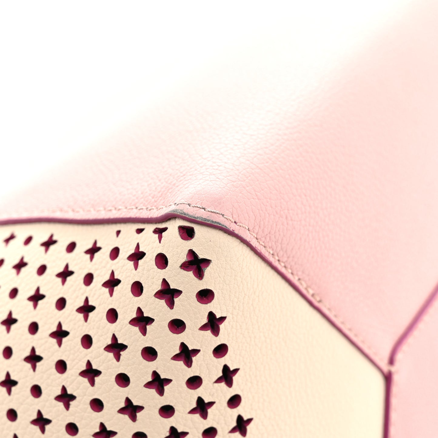 Calfskin Perforated Lockme Cabas Rose Poudre Creme