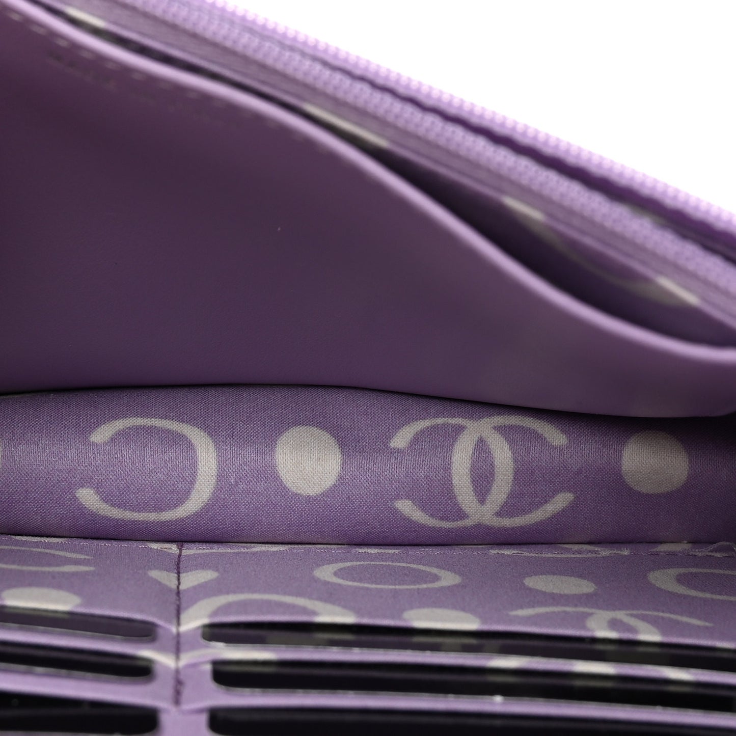 Caviar Quilted CC Logo Wallet on Chain WOC Purple