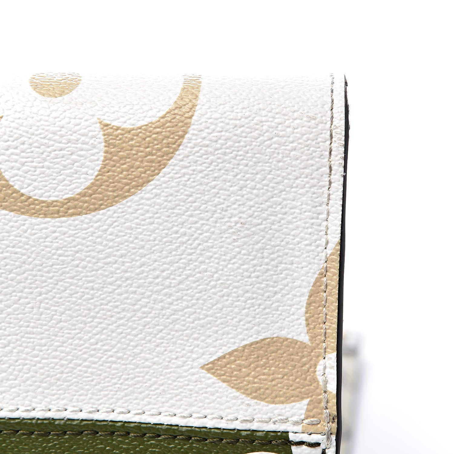 Louis Vuitton Monogram Giant Onthego GM Kaki Beige 13 of 16