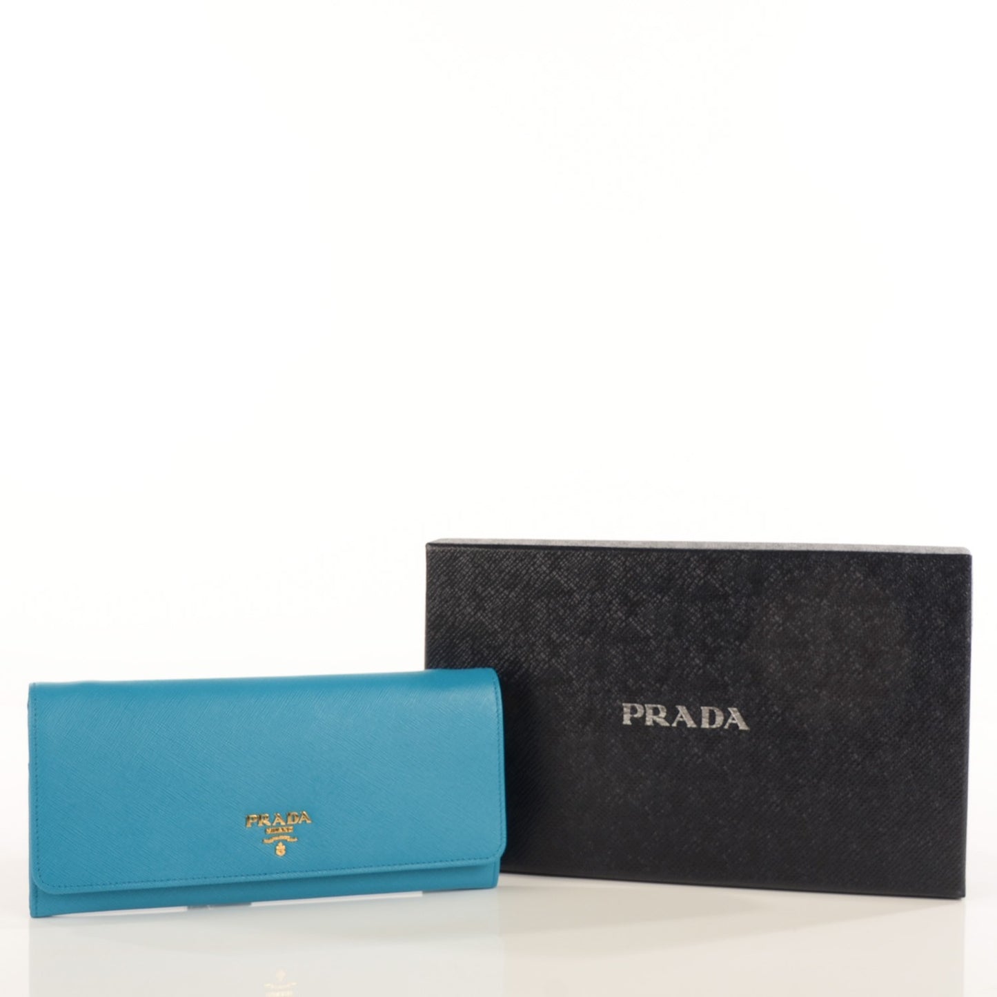 Saffiano Metal Oro Chain Wallet Celeste