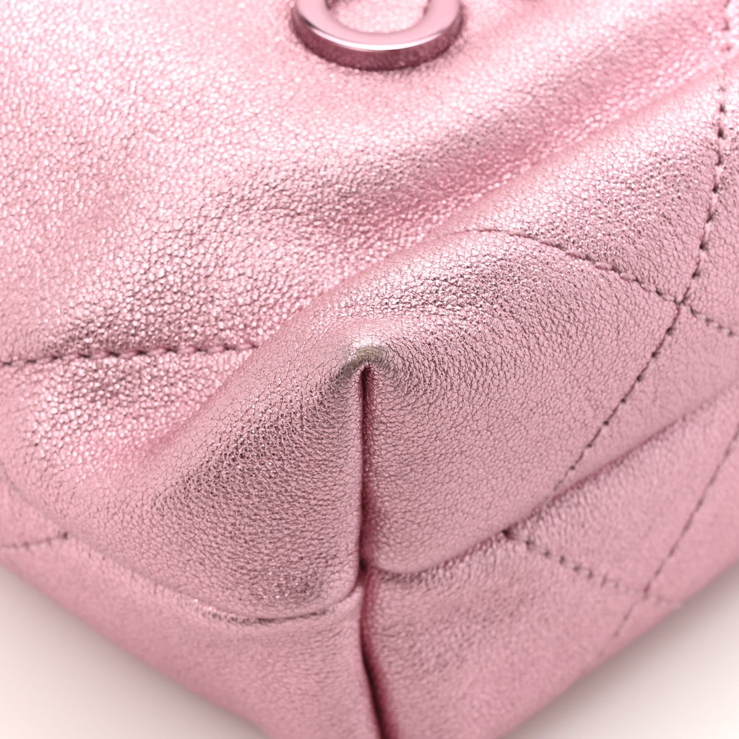 Metallic Lambskin Lacquered Monochrome Quilted Mini Chanel 22 Pink