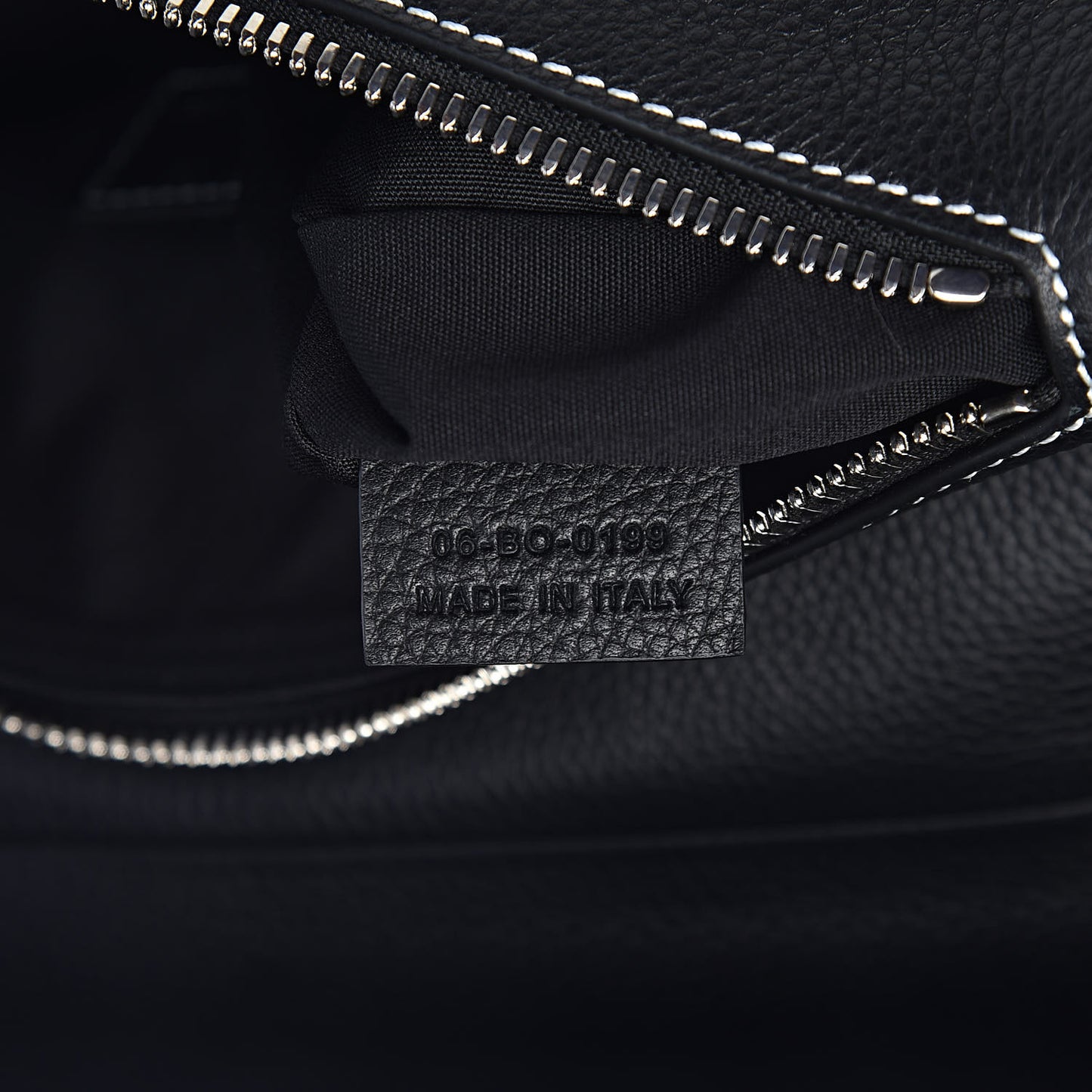 Grained Calfskin Logo Saddle Messenger Bag Black