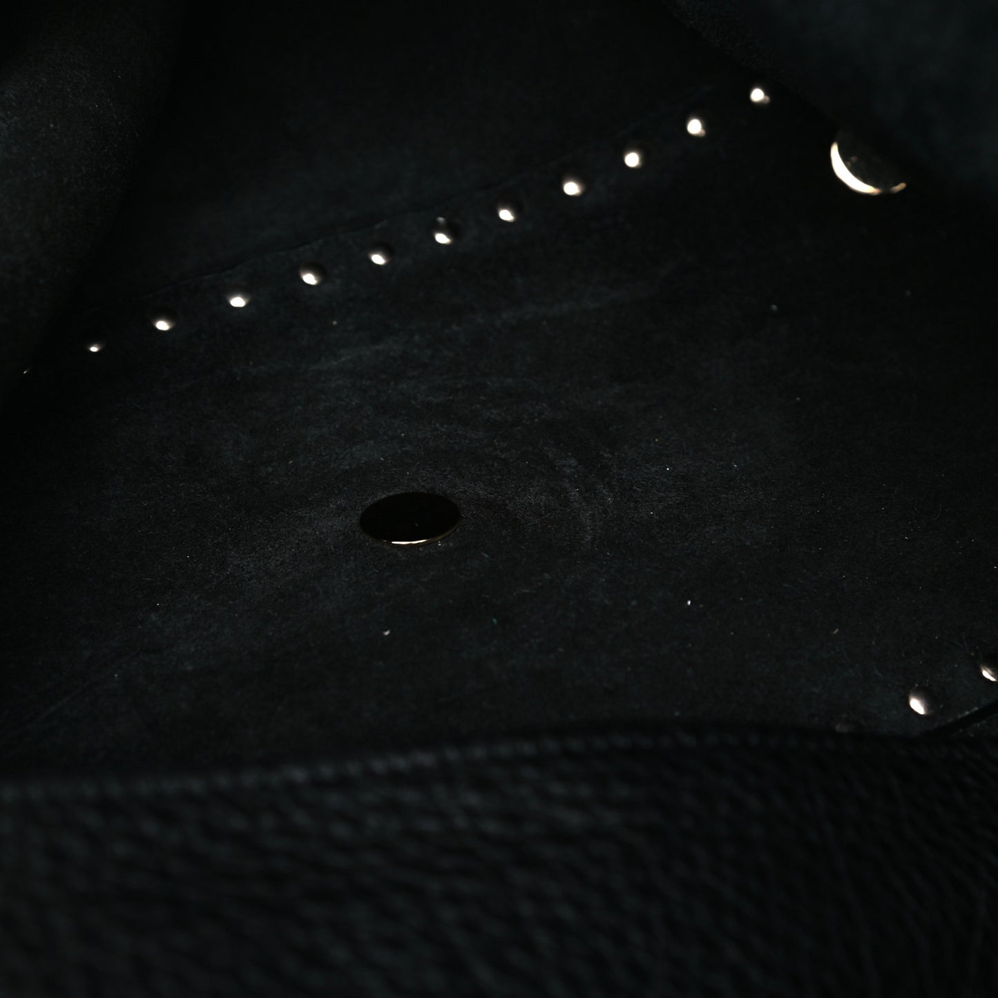 Pebbled Calfskin Medium Rockstud Tote Black