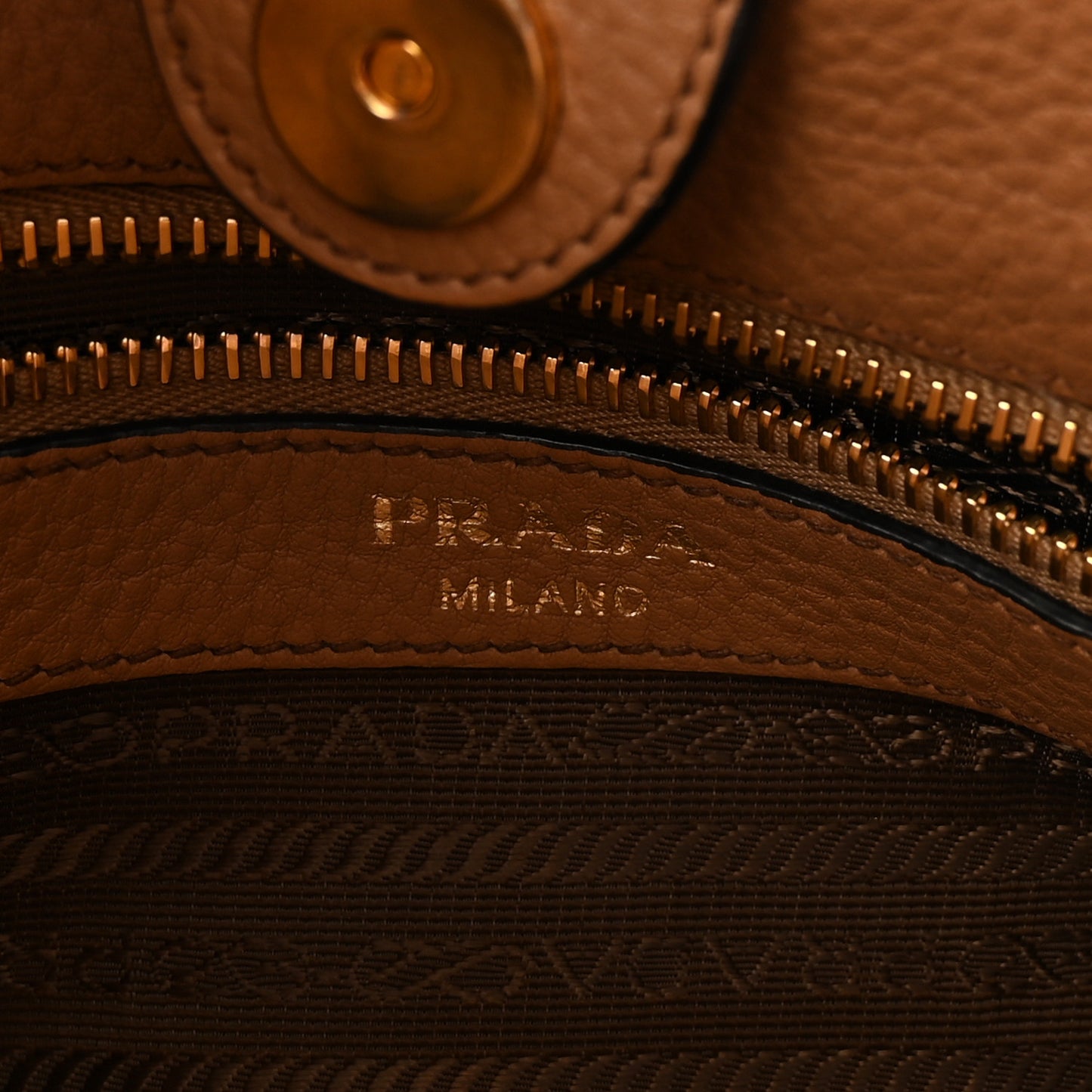 Vitello Daino Hobo Messenger Bag Caramel