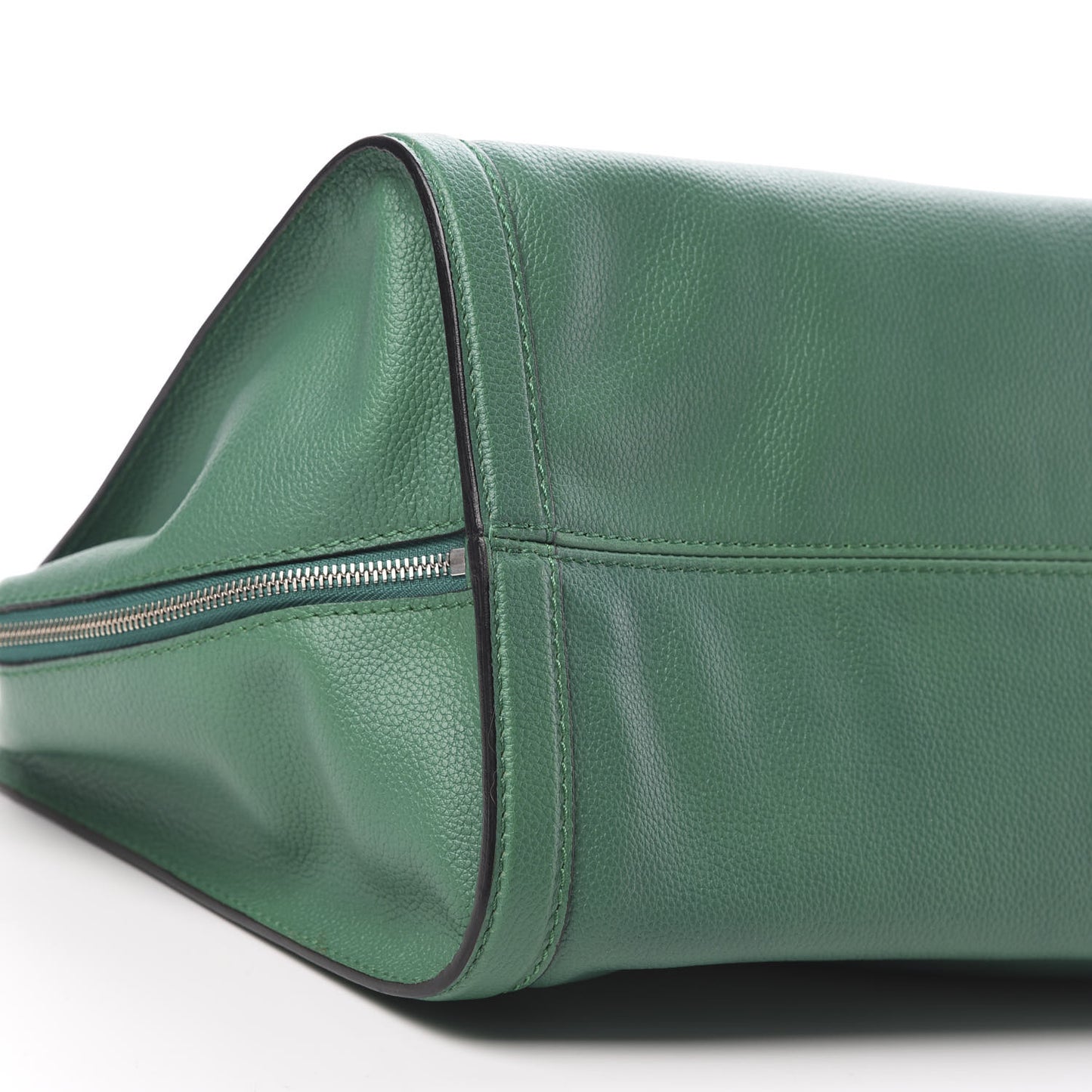 Pebbled Calfskin Large Skull Padlock Zip Around Tote Emerald