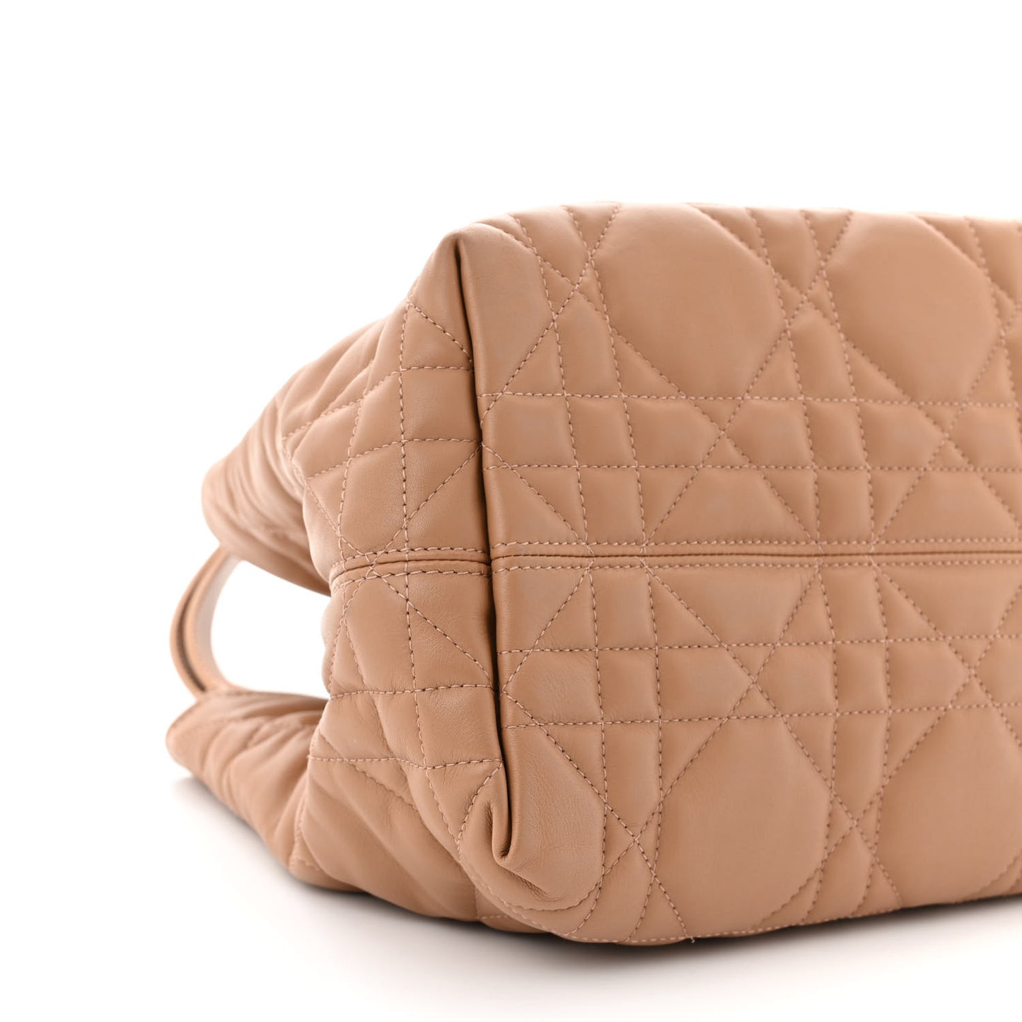 Calfskin Macrocannage Medium Toujours Tan