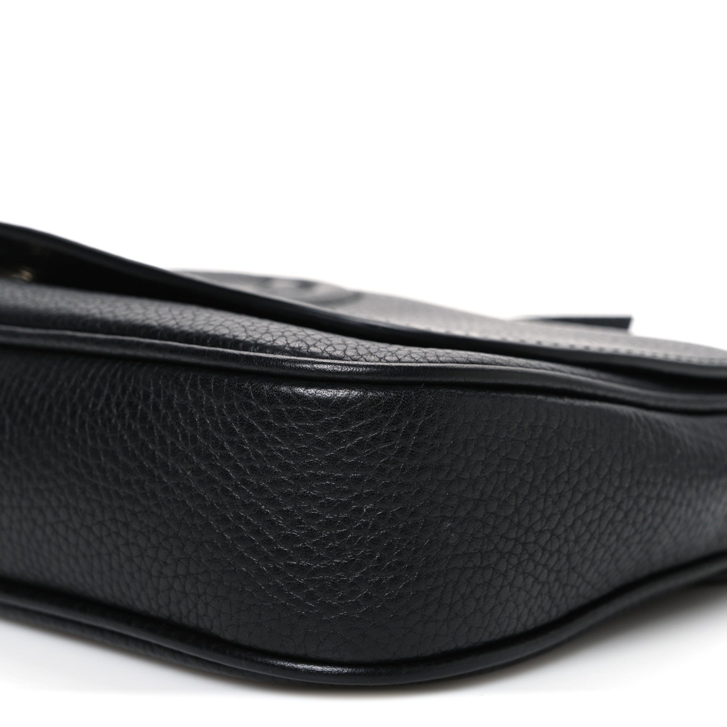 GUCCI レザーバッグ Gucci Pebbled Calfskin Medium Soho Flap Crossbody Black 1853474