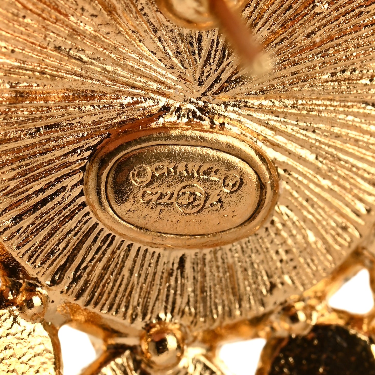 Pearl Crystal CC Round Earrings Gold