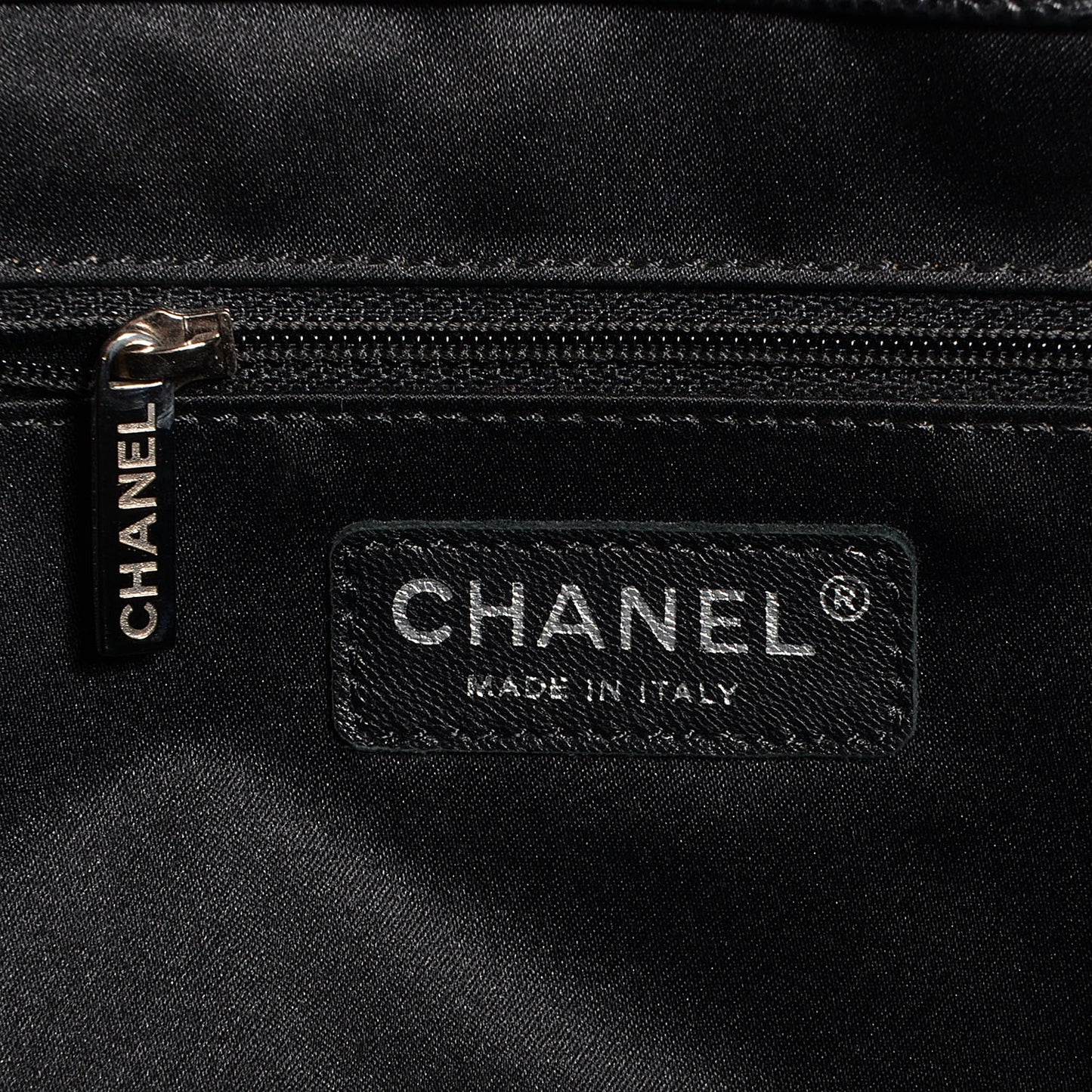 Caviar XL Grand Shopping Tote GST Black