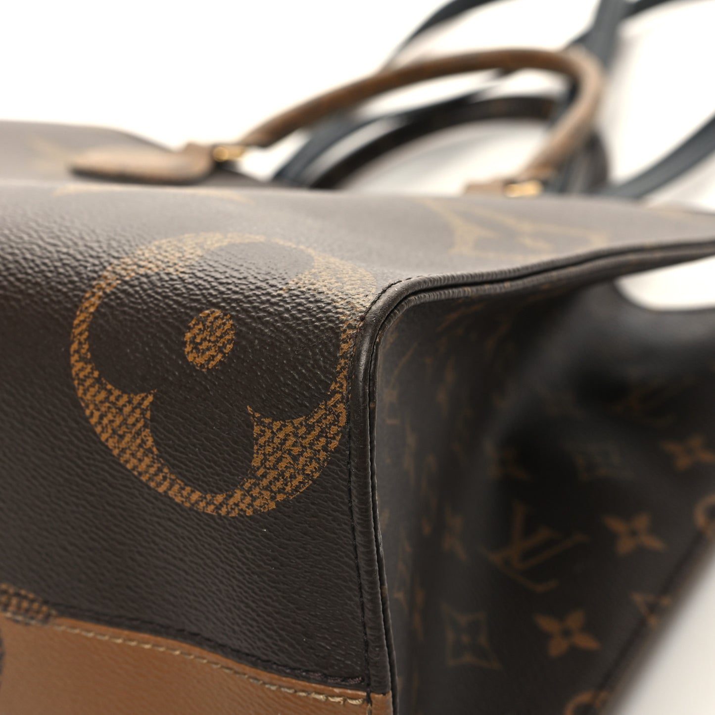 Reverse Monogram Giant Onthego MM