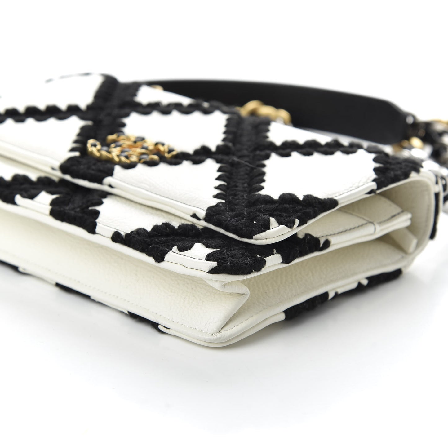 Calfskin Crochet 19 Wallet On Chain WOC White Black