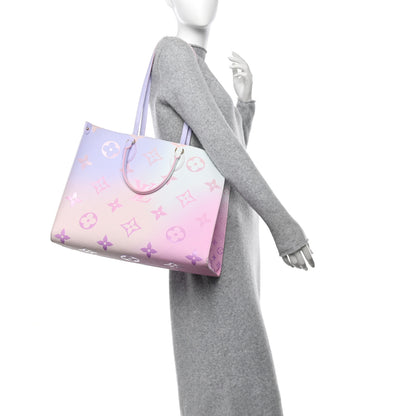 Louis Vuitton Monogram Giant Spring In The City Onthego GM Sunrise Pastel 2 of 13