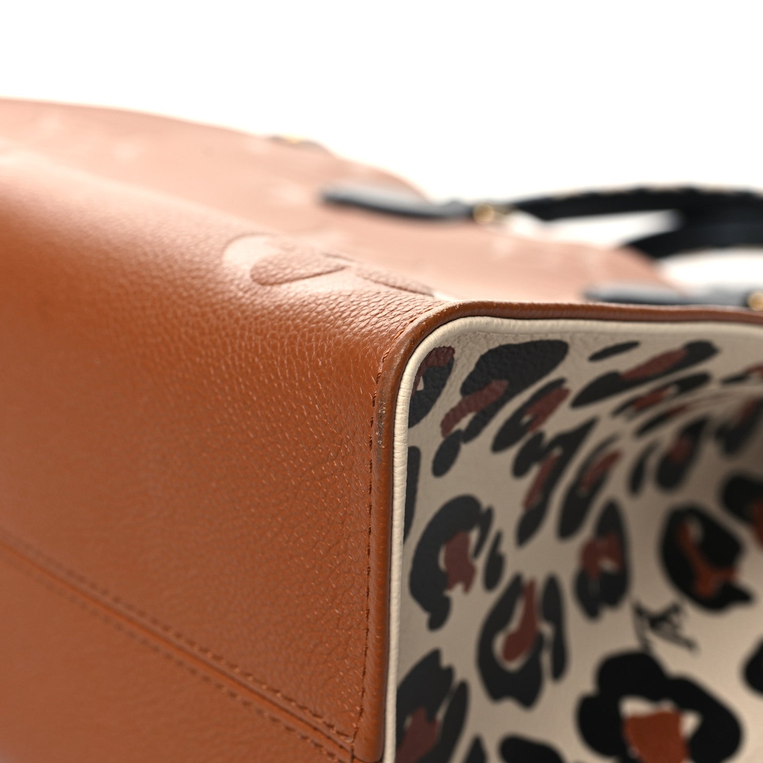 Louis Vuitton Empreinte Monogram Giant Wild At Heart Onthego MM Caramel 11 of 11