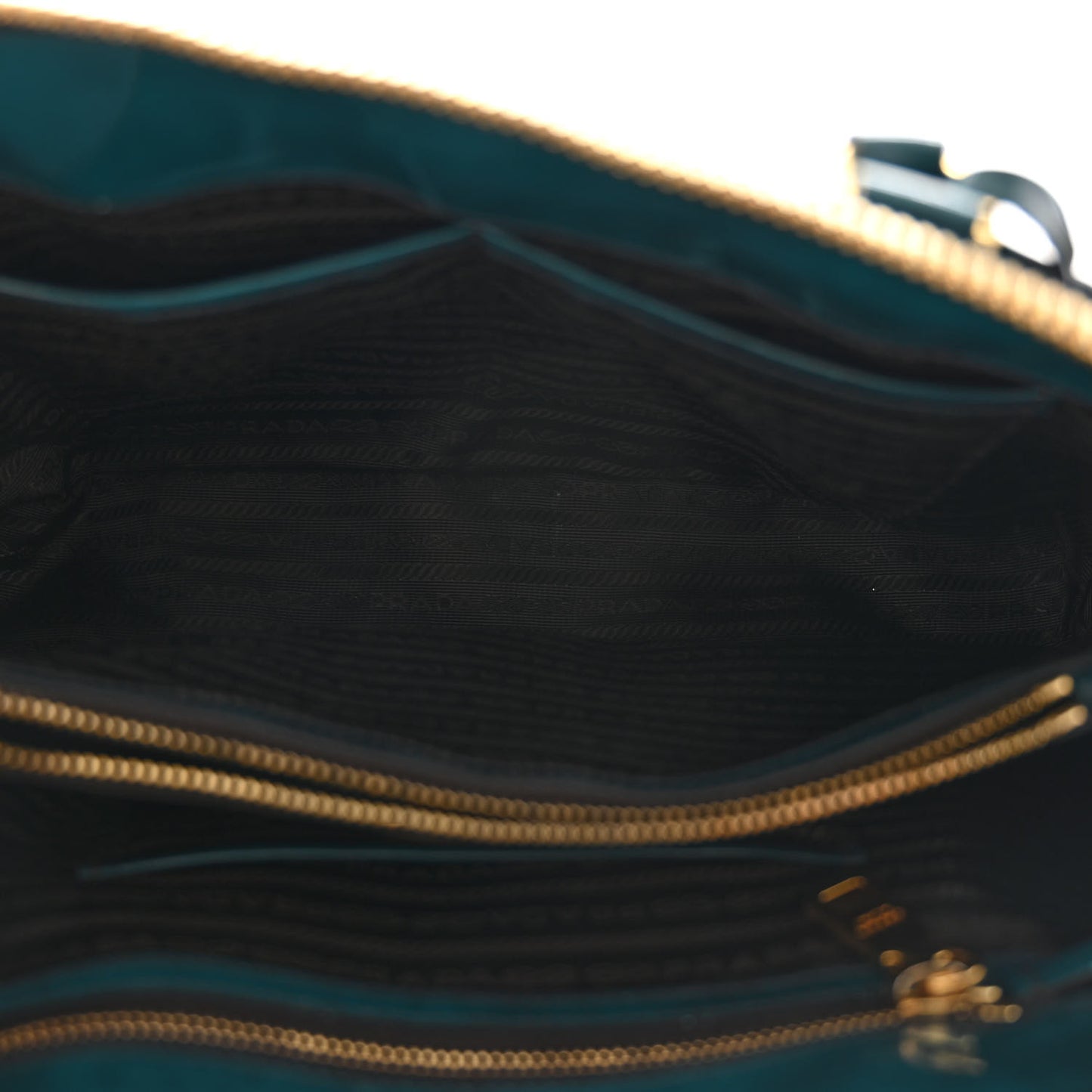 Spazzolato Medium Promenade Tote Pavone Fume