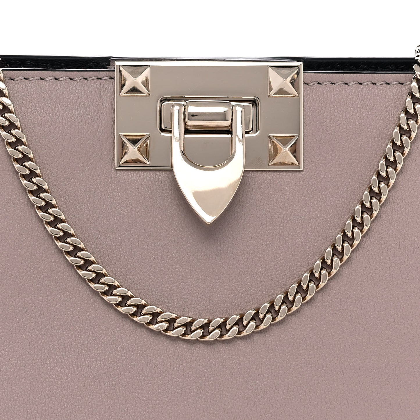 Vitello Rockstud Chain Clutch Poudre