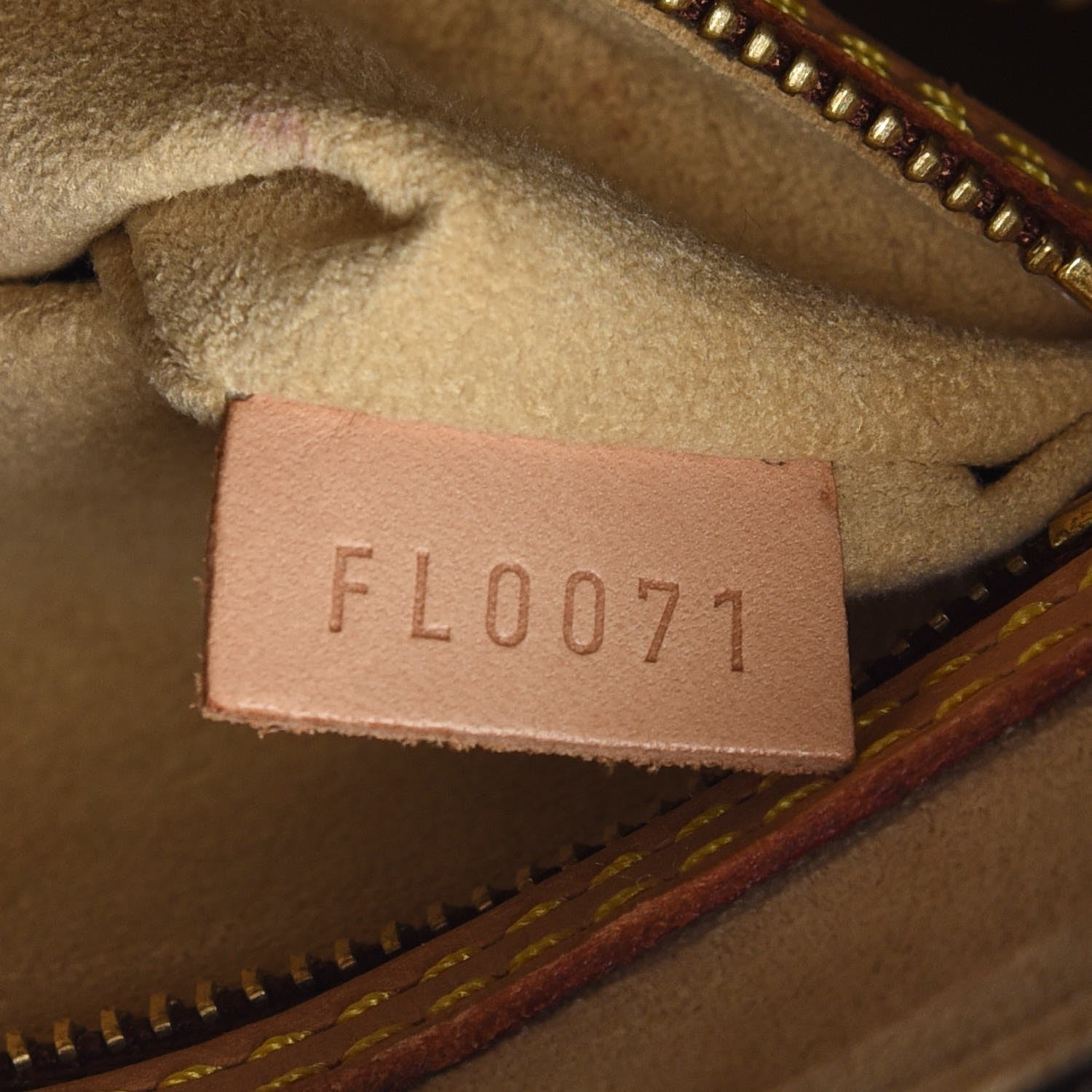 Louis Vuitton Monogram Looping MM 7 of 8