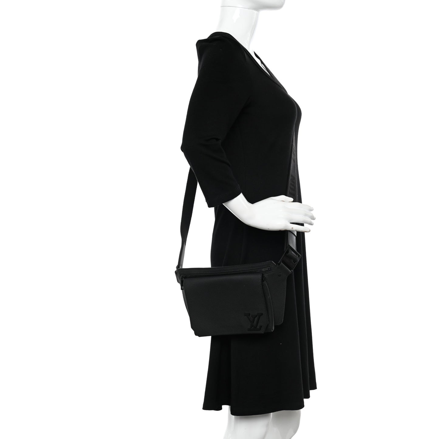 Grained Calfskin Aerogram Takeoff Sling Black