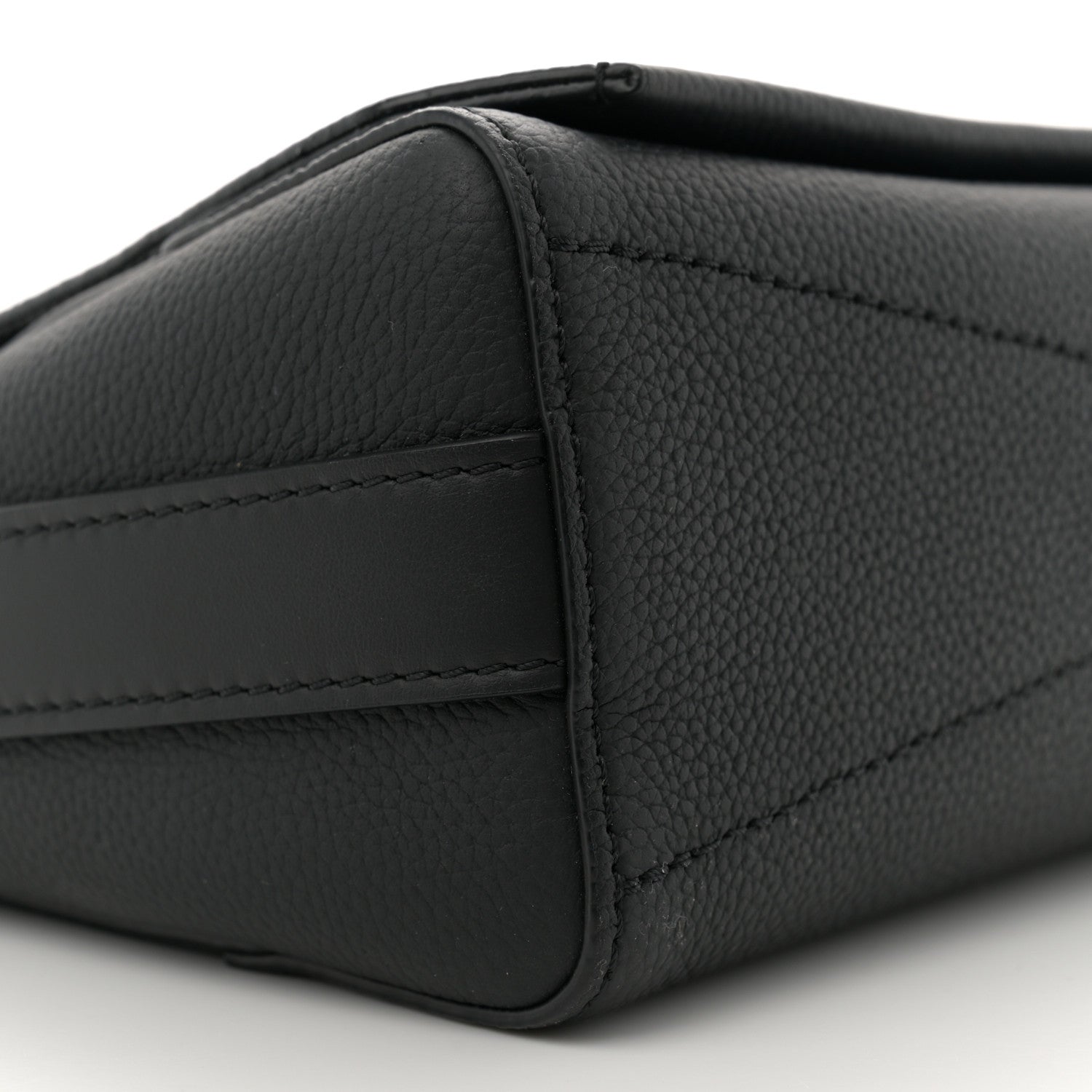 Louis Vuitton Calfskin Aerogram Takeoff Messenger Black 8 of 10