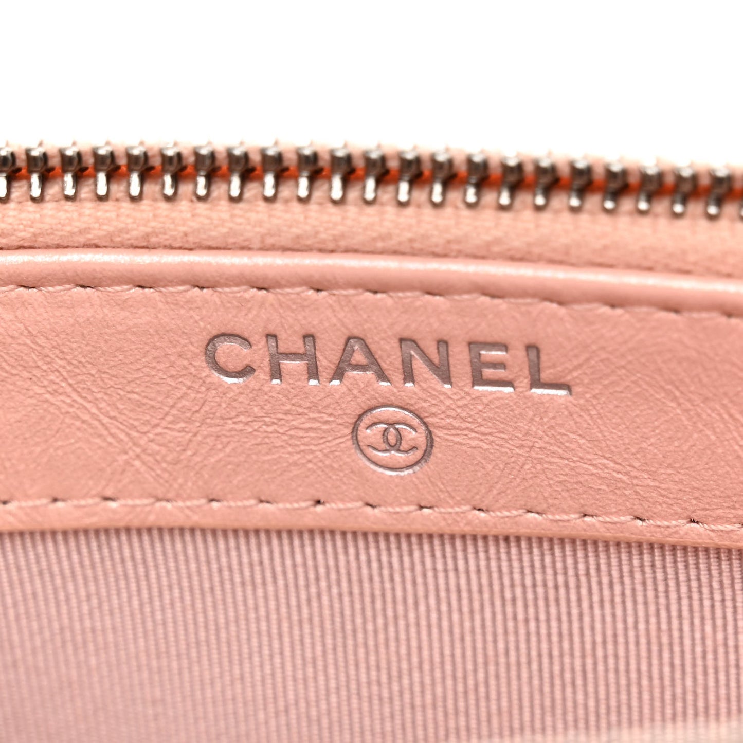 Iridescent Lambskin Calfskin Quilted Small Gabrielle Clutch With Chain Light Pink