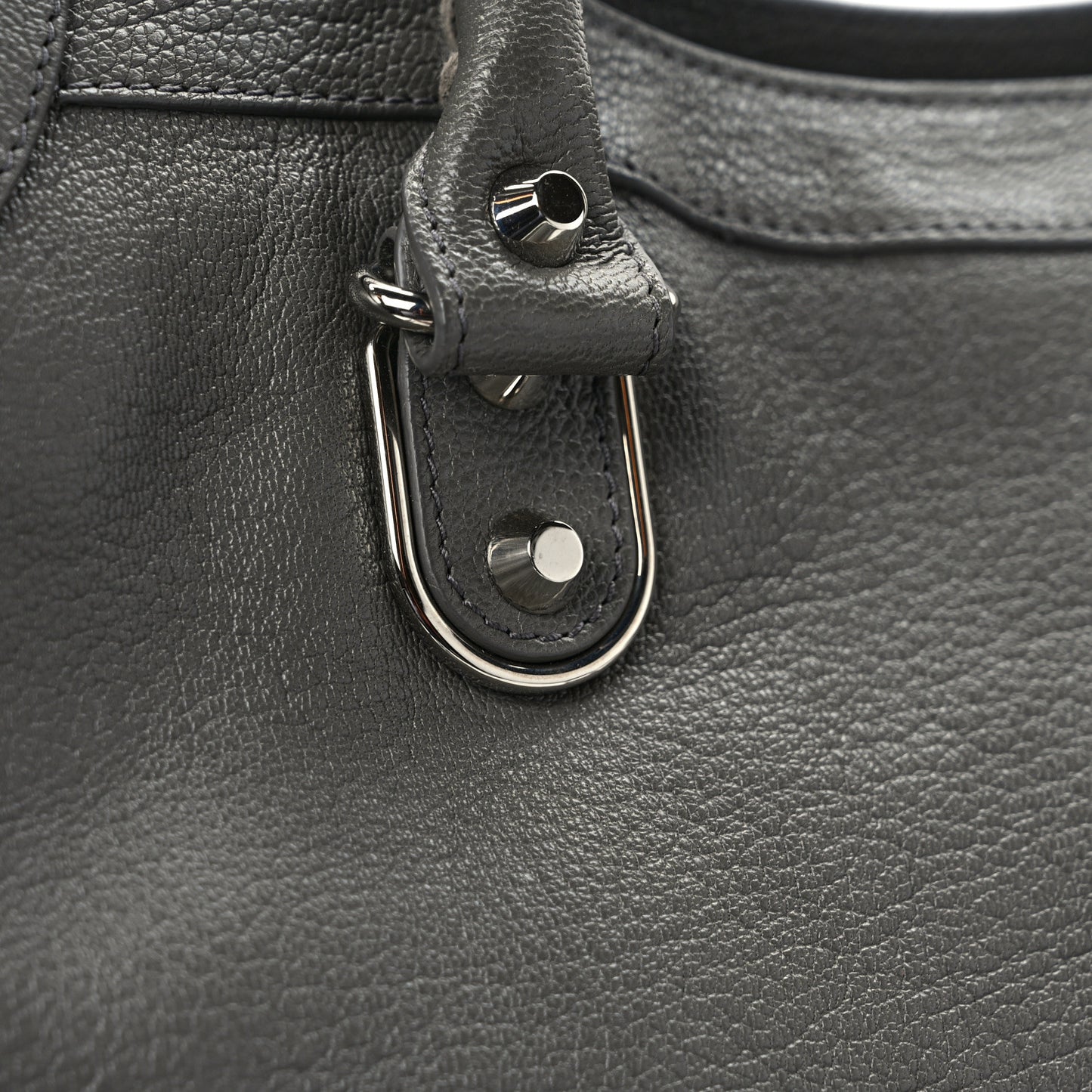Chevre Silver Metallic Edge Hardware City Gris Acier