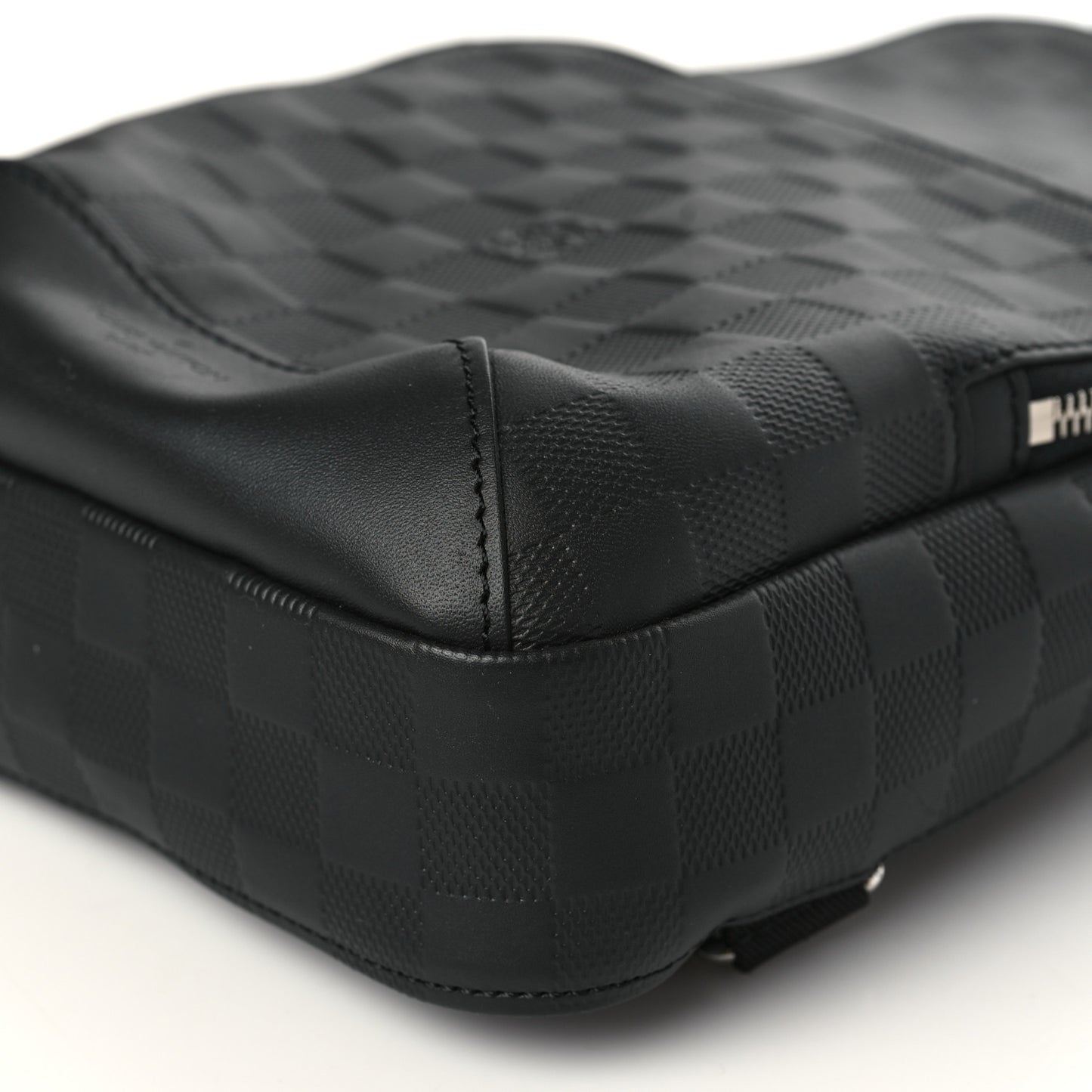 Damier Infini Avenue Sling Bag Onyx
