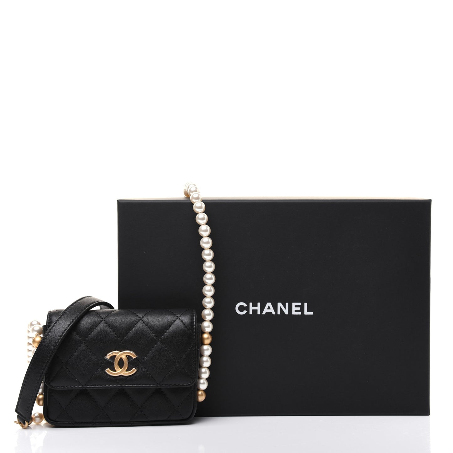 Calfskin Quilted About Pearls Card Holder Flap With Chain Black