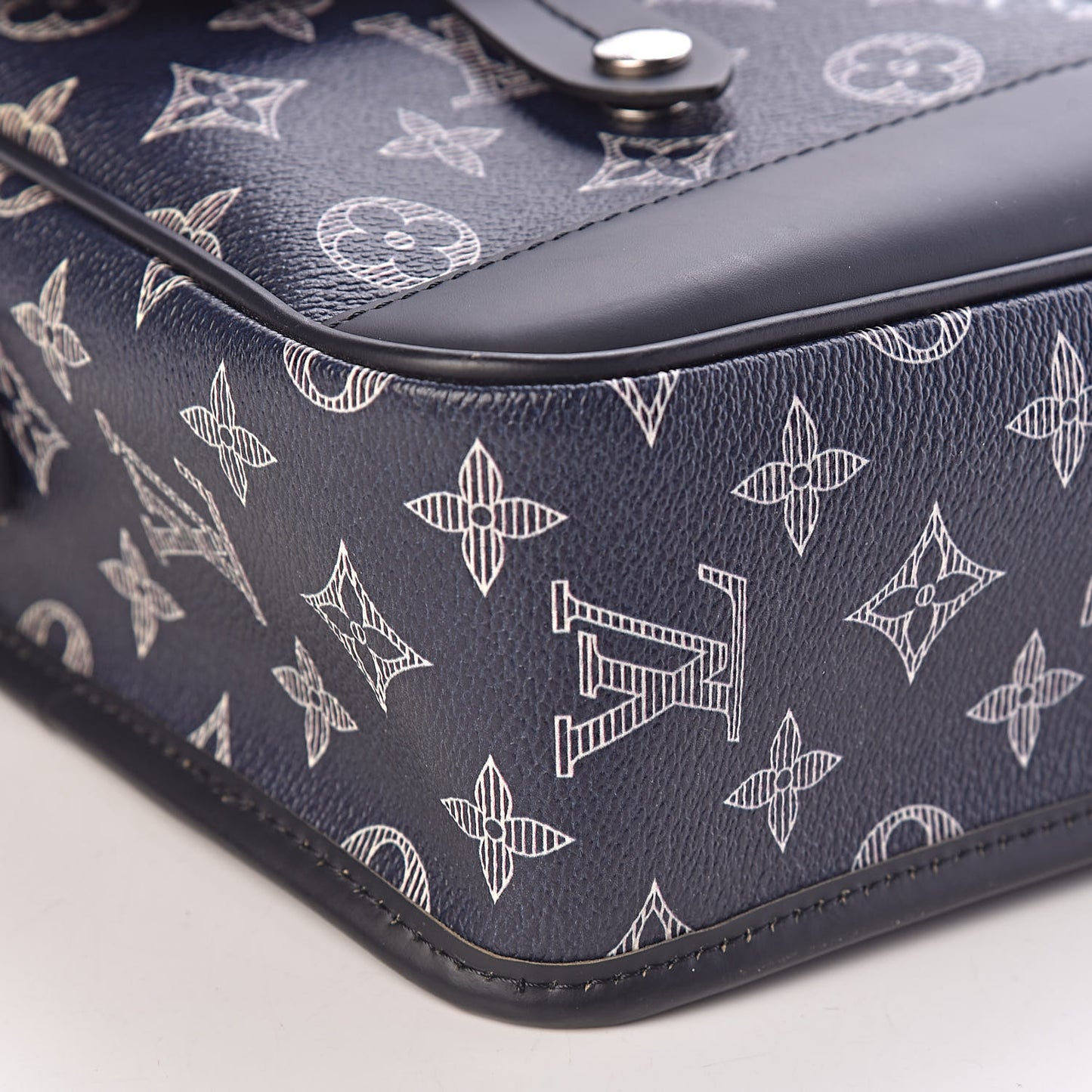 Savane Monogram Chapman Messenger PM Encre