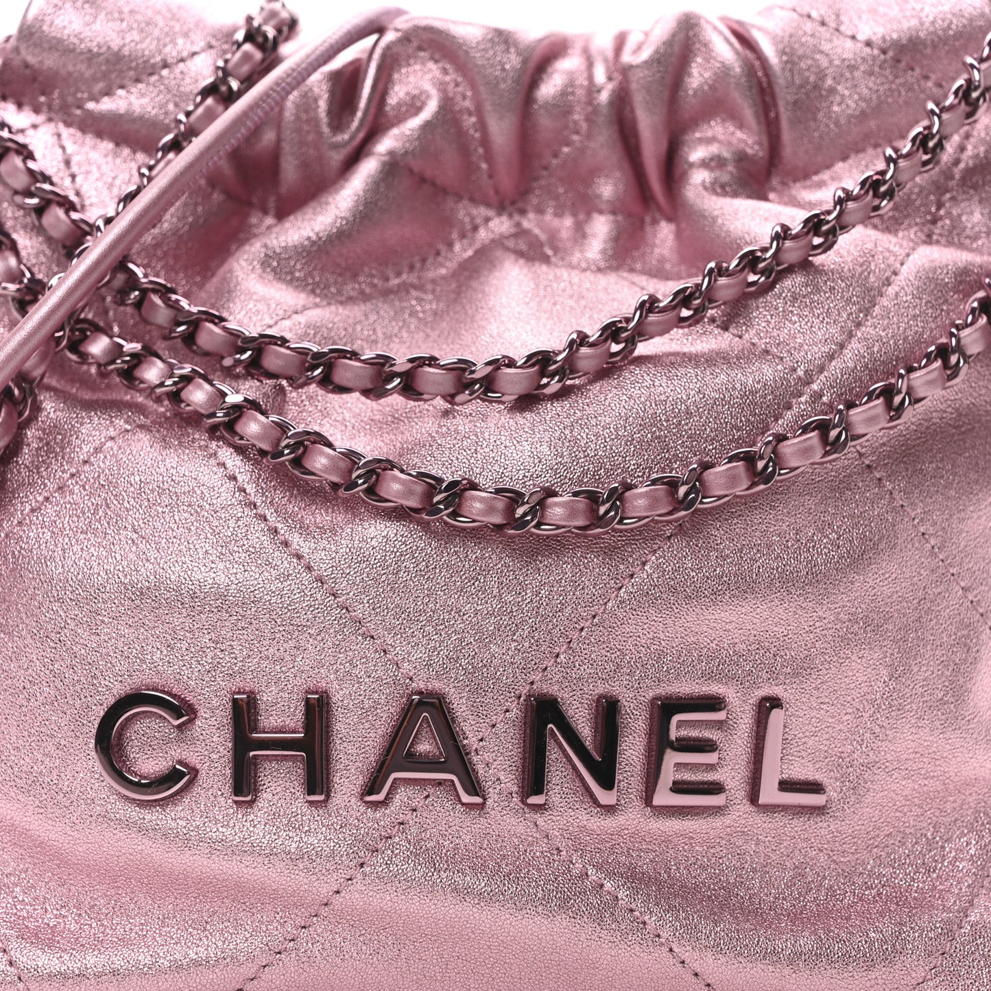 Metallic Lambskin Lacquered Monochrome Quilted Mini Chanel 22 Pink