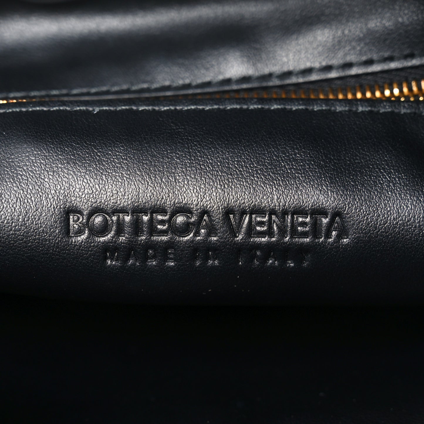 Calfskin Intrecciato Small Hop Black