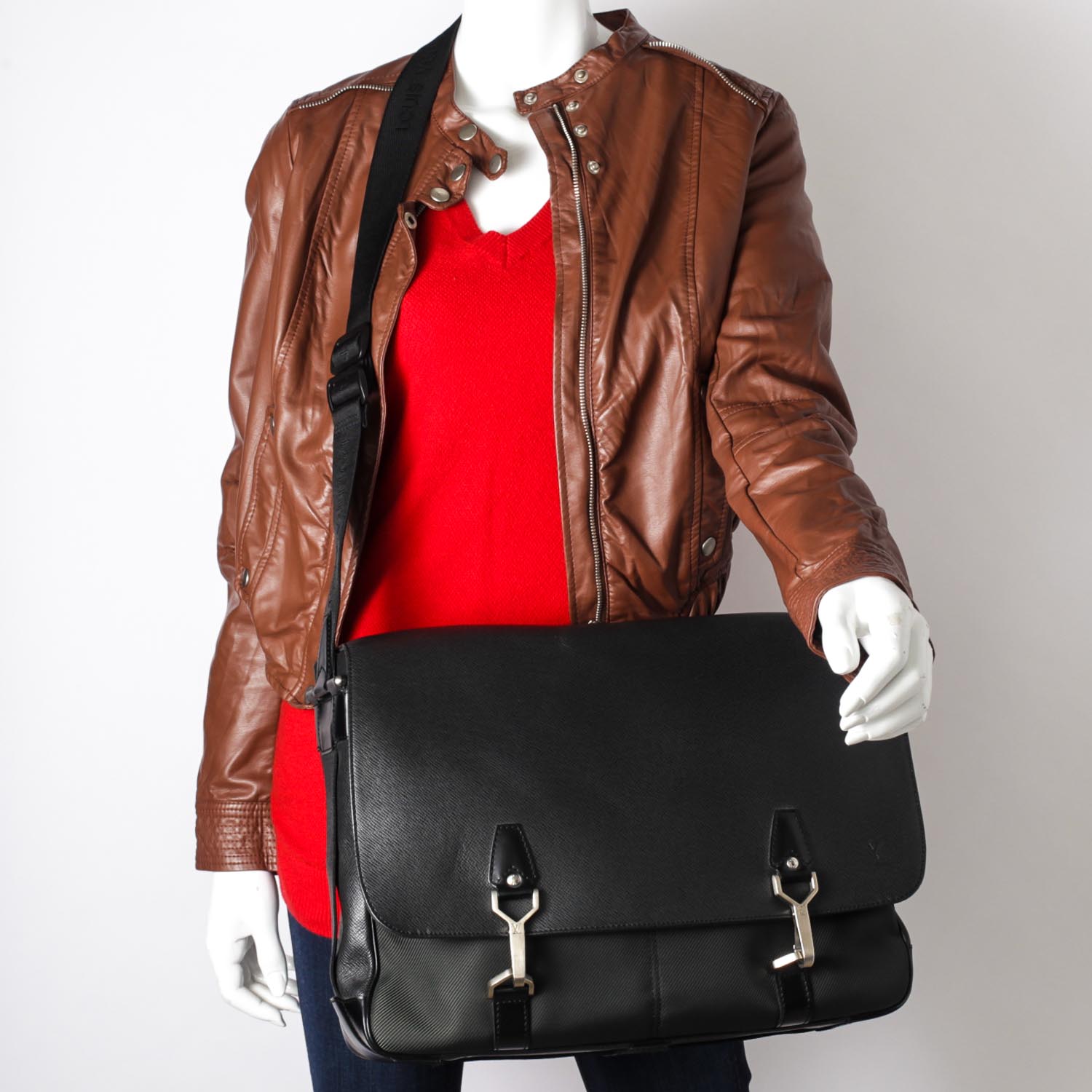 Louis Vuitton Taiga Dersou Messenger Bag 2 of 8