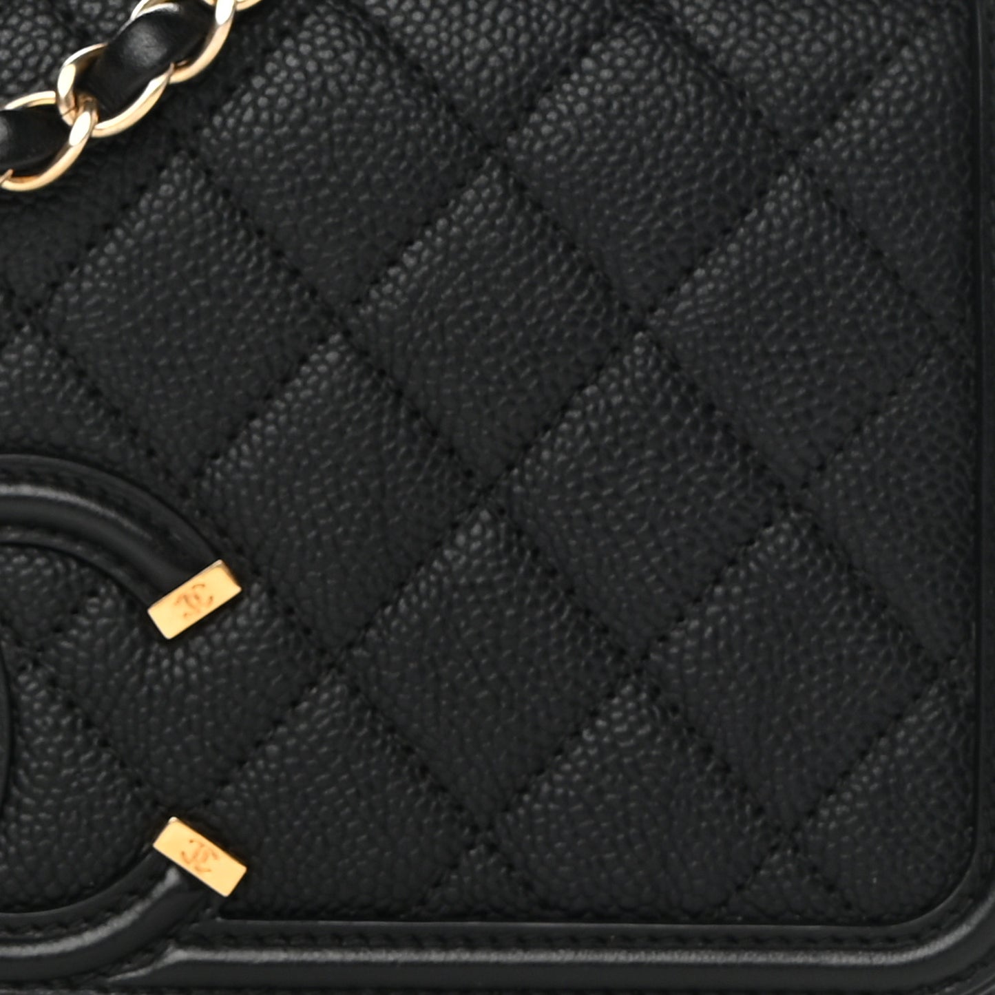 Caviar Quilted Medium CC Filigree Flap Black