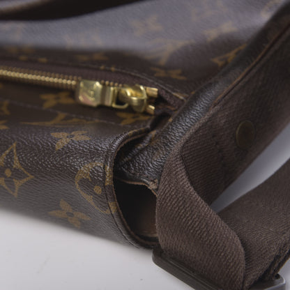 Louis Vuitton Monogram Beaubourg MM Messenger Bag 7 of 12
