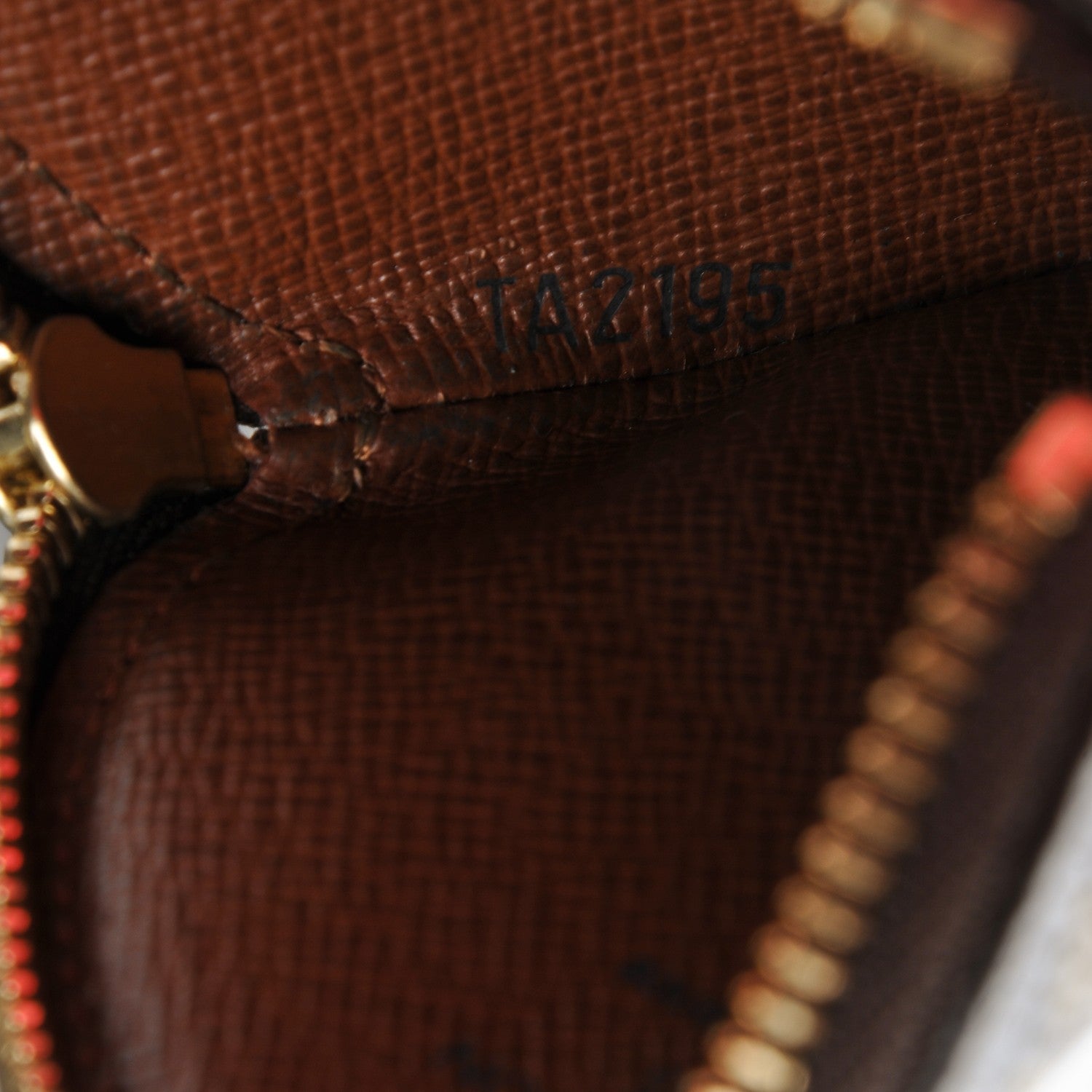 Louis Vuitton Monogram Round Coin Purse 7 of 7