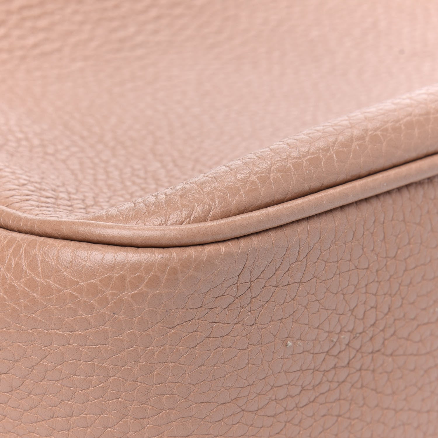 Gucci Pebbled Calfskin Small Soho Disco Bag Camelia 14 of 20