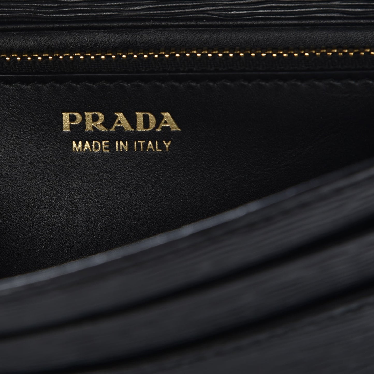 Vitello Move Continental Flap Travel Wallet Black