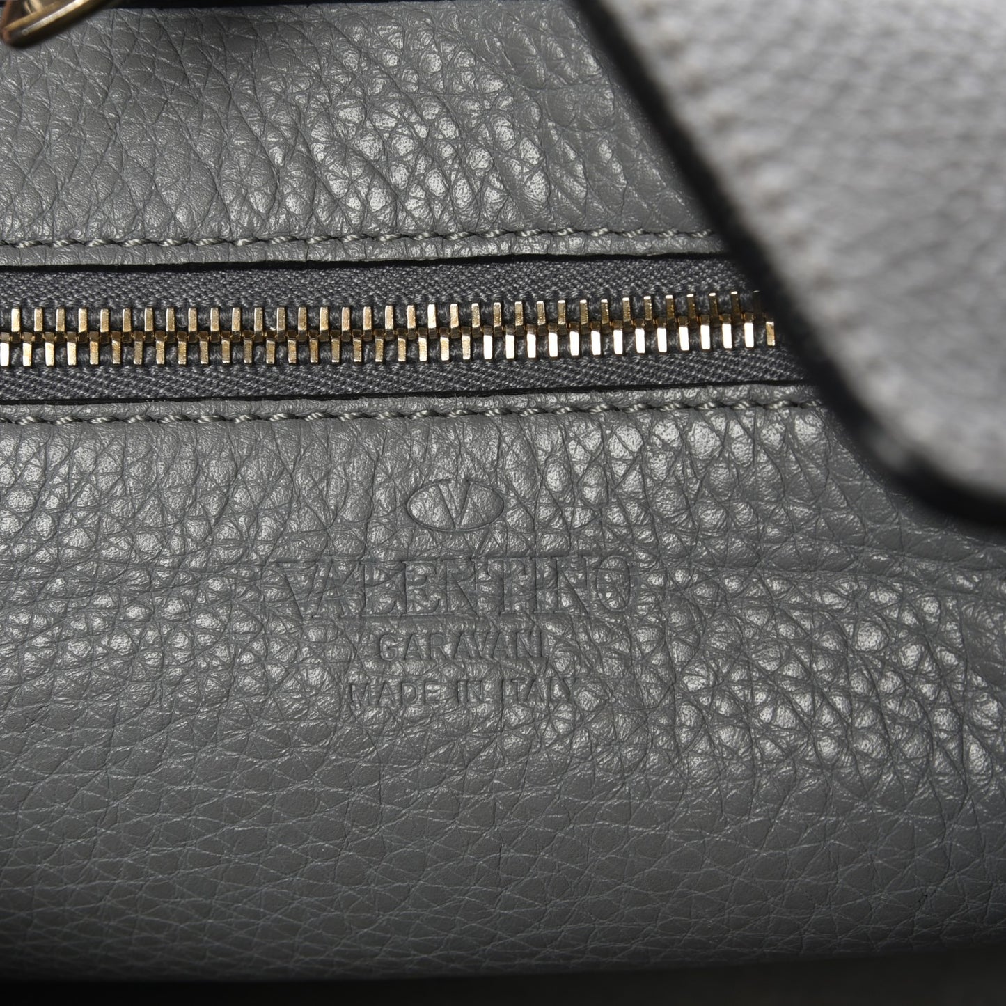 Pebbled Calfskin Small Rockstud Flip-Lock Messenger Bag Light Stone